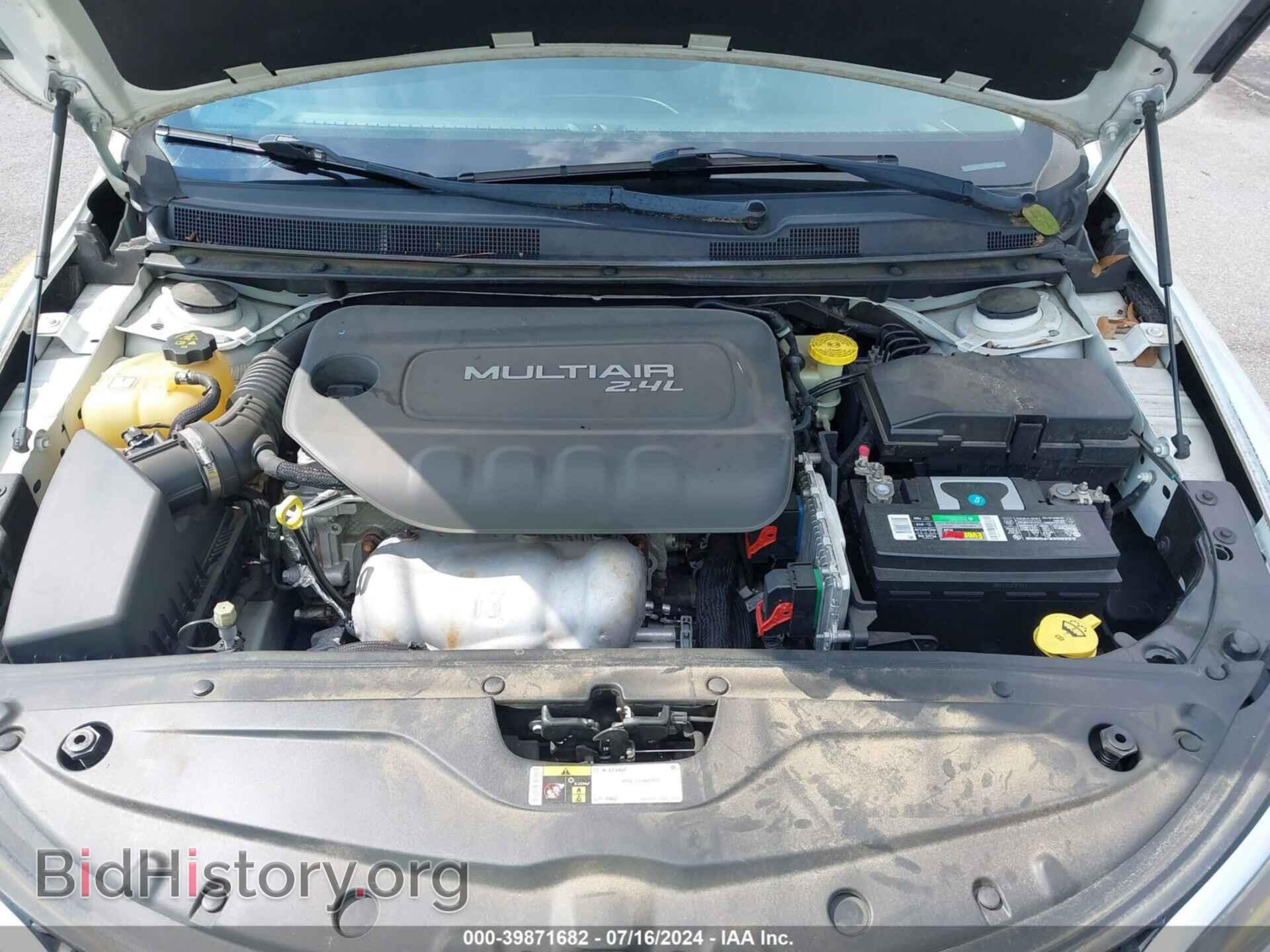 2015 CHRYSLER 200 - VIN: 1C3CCCAB2FN672096 - Фото 10