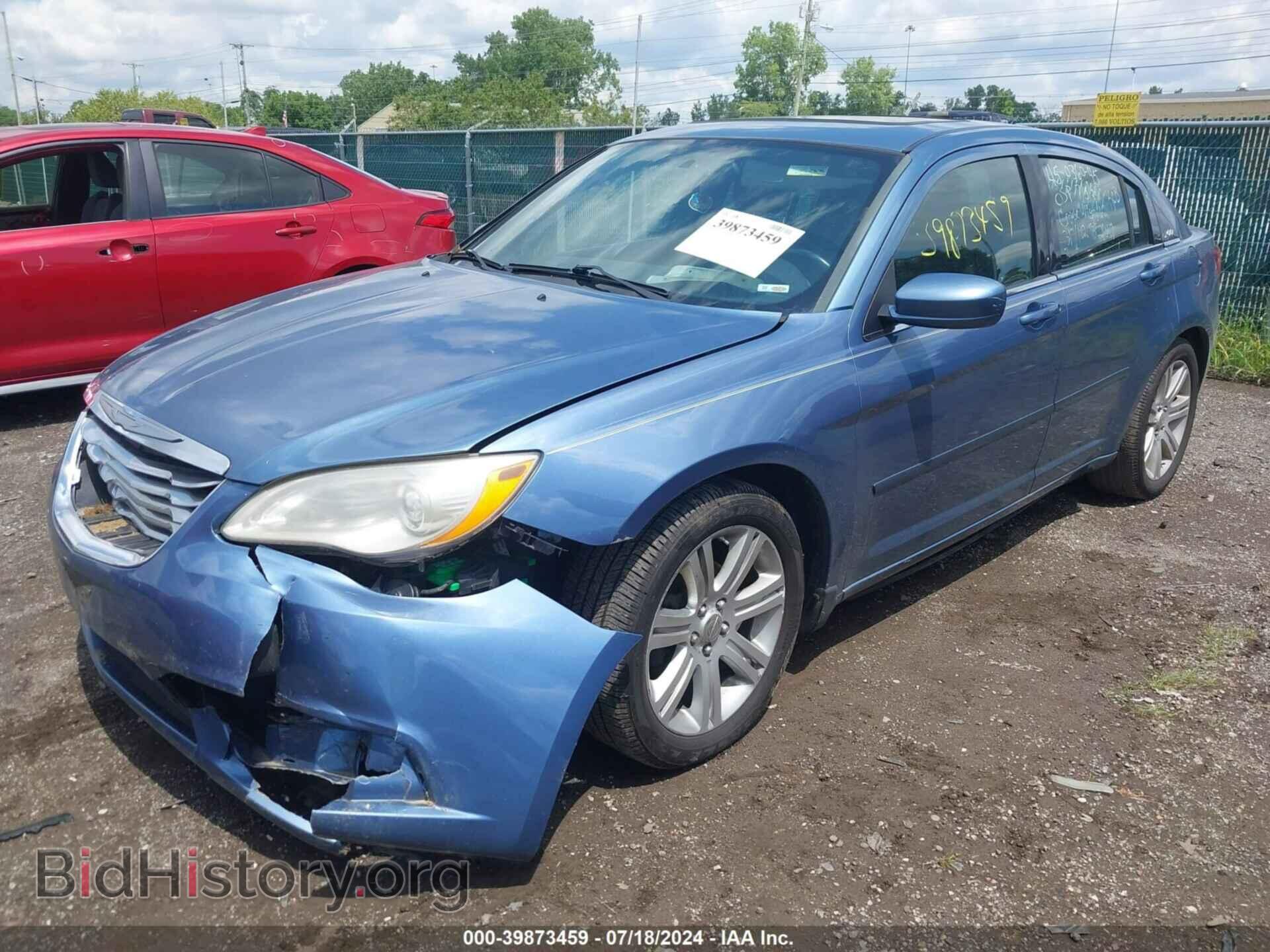 2011 CHRYSLER 200 - VIN: 1C3BC1FB0BN607220 - Фото 2