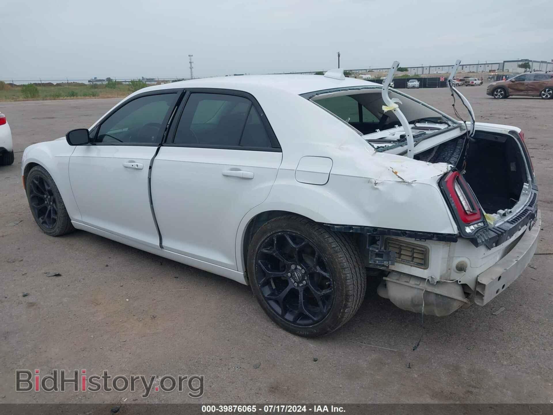 2019 CHRYSLER 300 - VIN: 2C3CCAAG3KH676757 - Фото 3