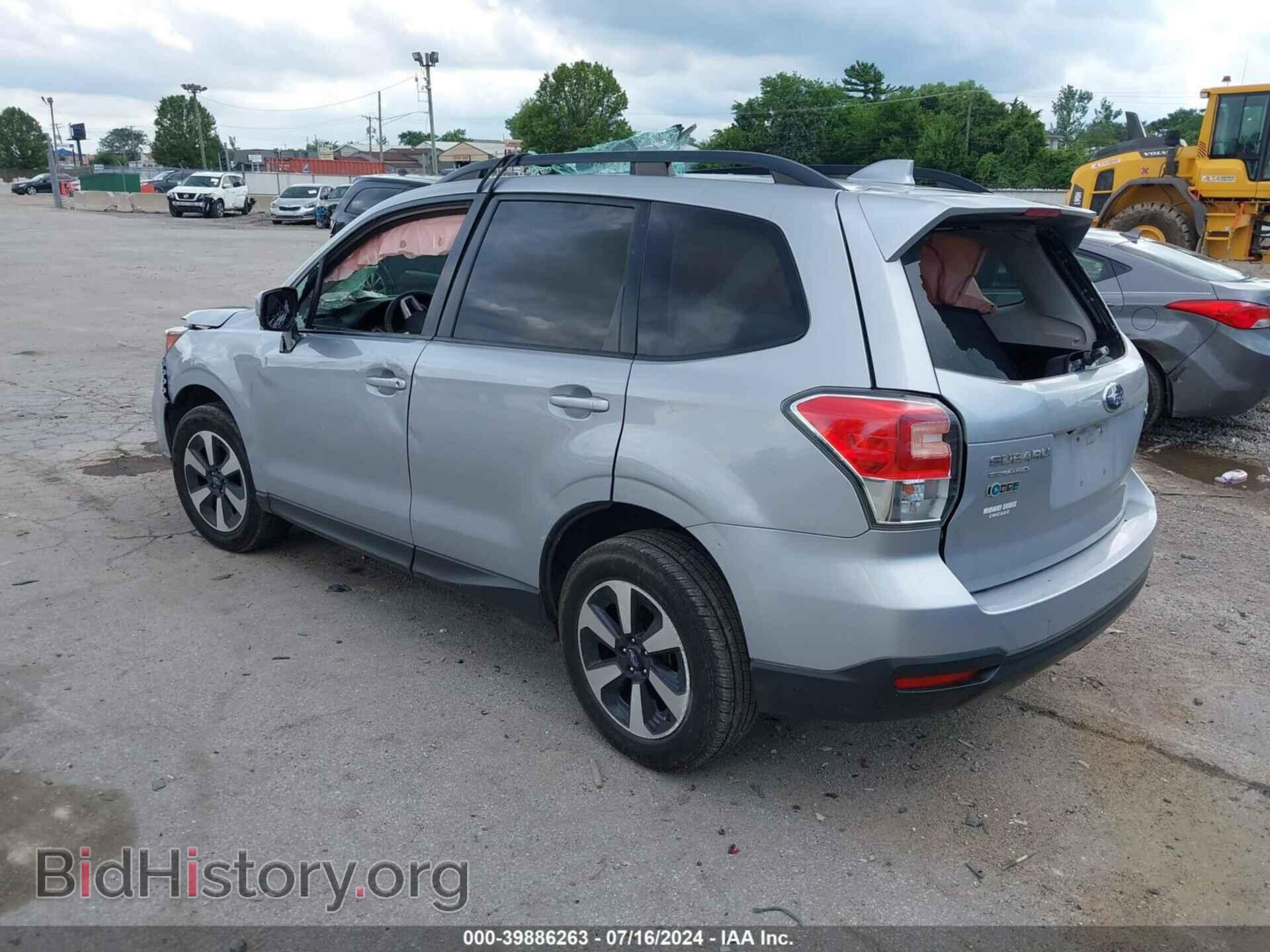 2017 SUBARU FORESTER - VIN: JF2SJADC2HH558270 - Фото 3