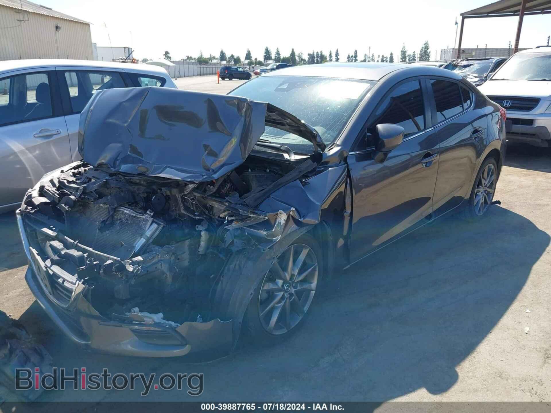 2018 MAZDA MAZDA3 - VIN: 3MZBN1V32JM186185 - Фото 2