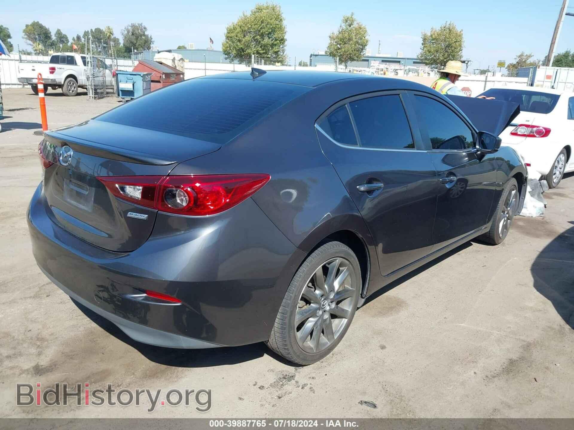 2018 MAZDA MAZDA3 - VIN: 3MZBN1V32JM186185 - Фото 4