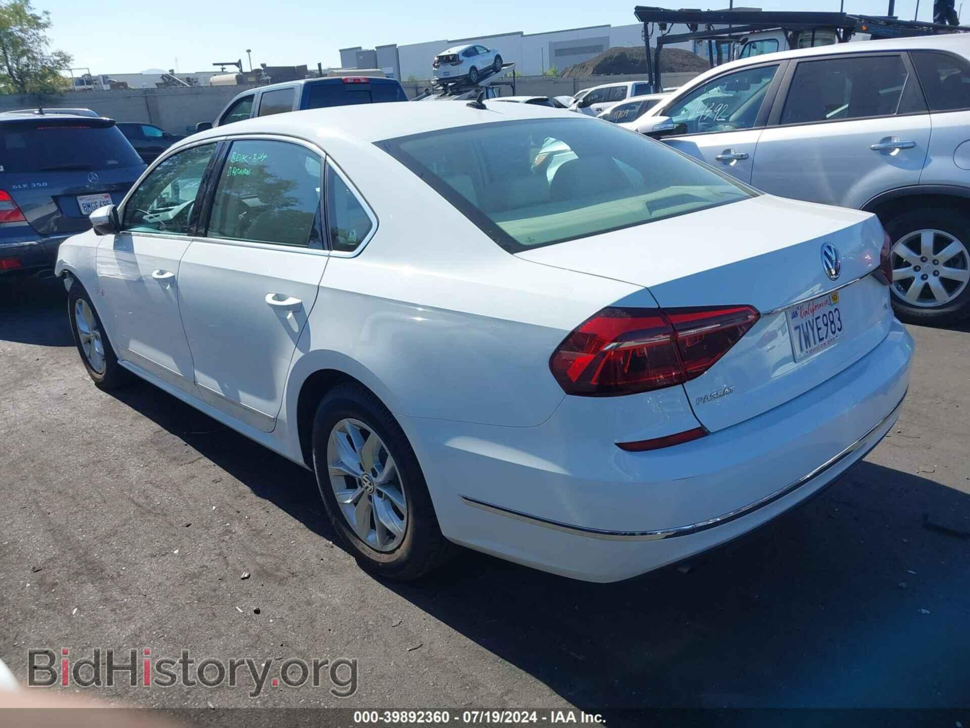 2017 VOLKSWAGEN PASSAT - VIN: 1VWAT7A32HC010257 - Фото 3