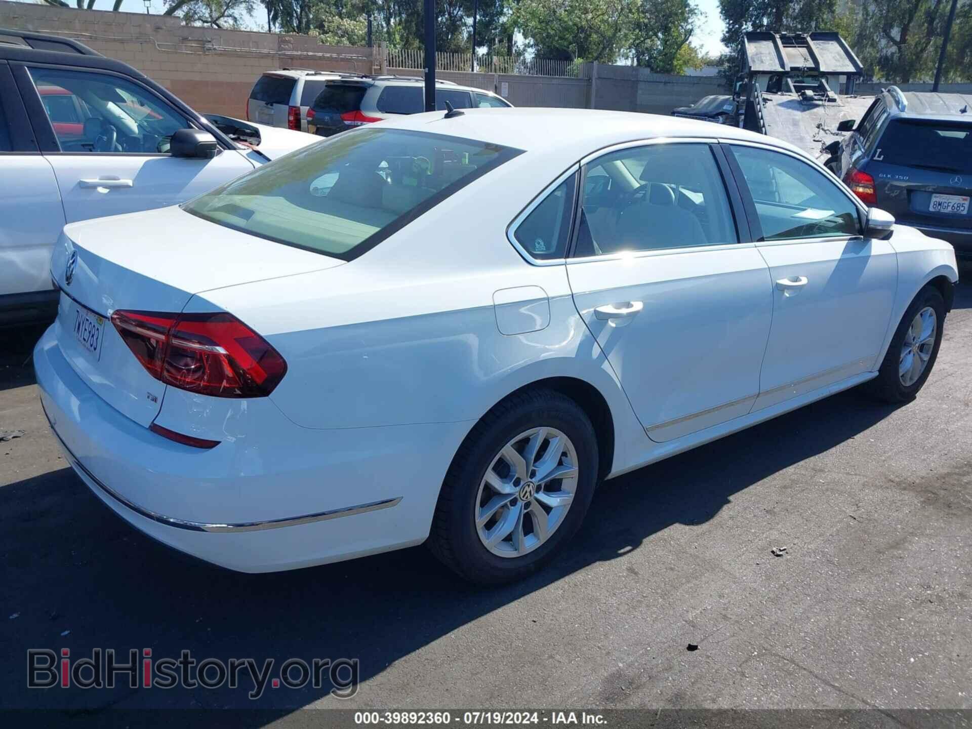 2017 VOLKSWAGEN PASSAT - VIN: 1VWAT7A32HC010257 - Фото 4