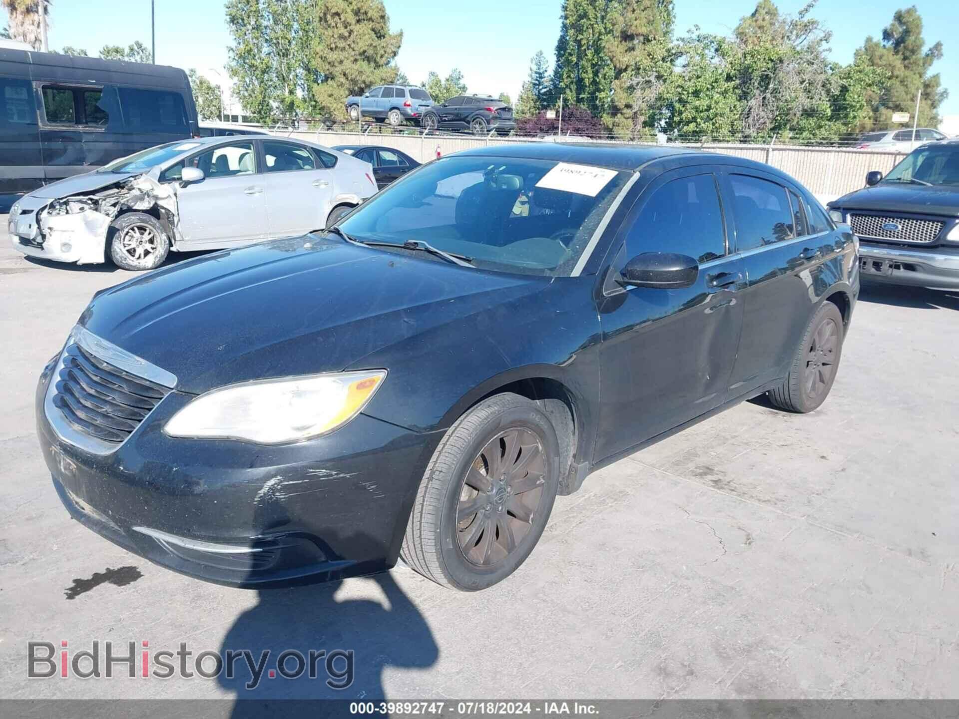 2013 CHRYSLER 200 - VIN: 1C3CCBBB3DN571400 - Фото 2