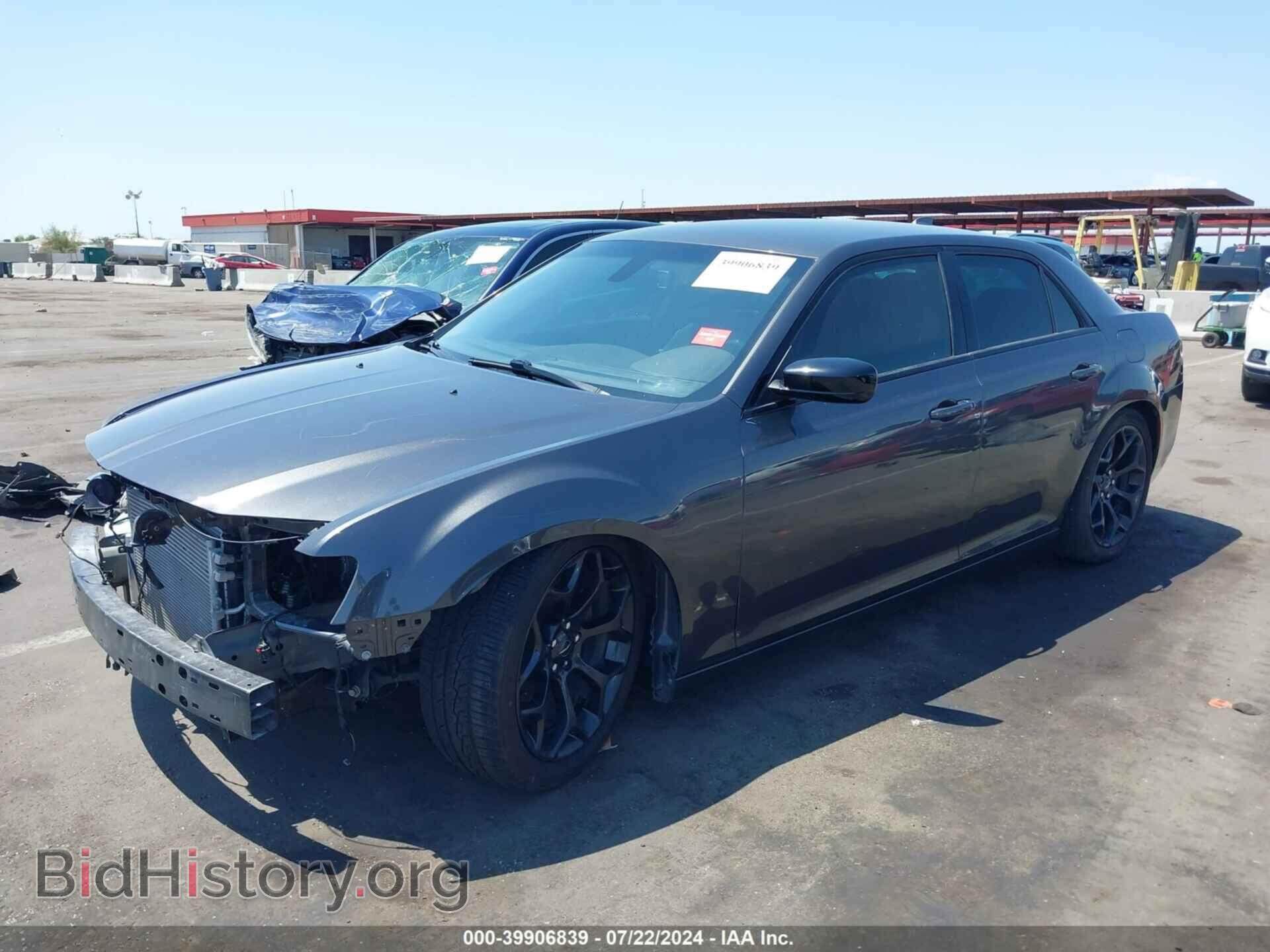 2019 CHRYSLER 300 - VIN: 2C3CCAAG1KH602138 - Фото 2