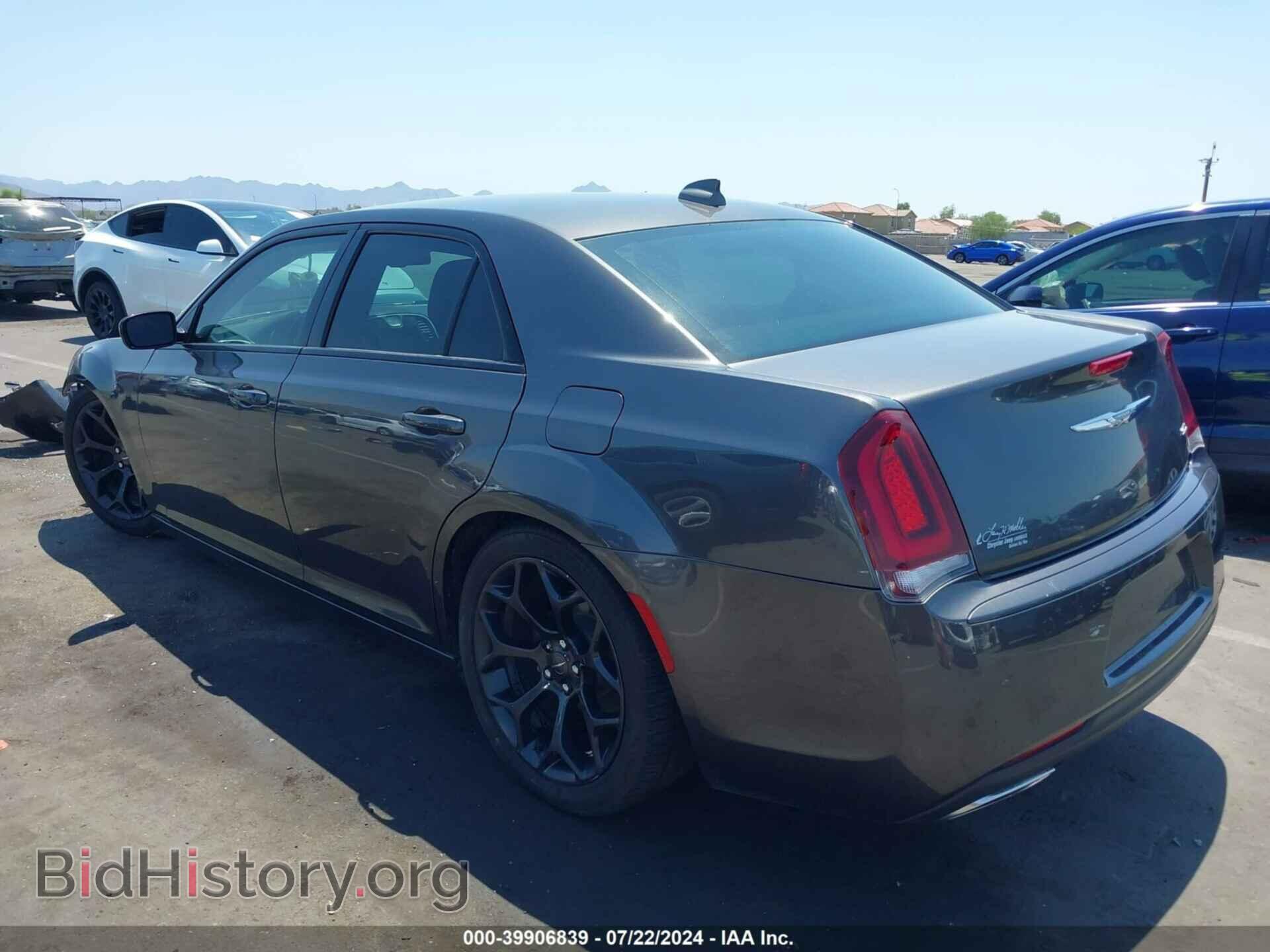 2019 CHRYSLER 300 - VIN: 2C3CCAAG1KH602138 - Фото 3