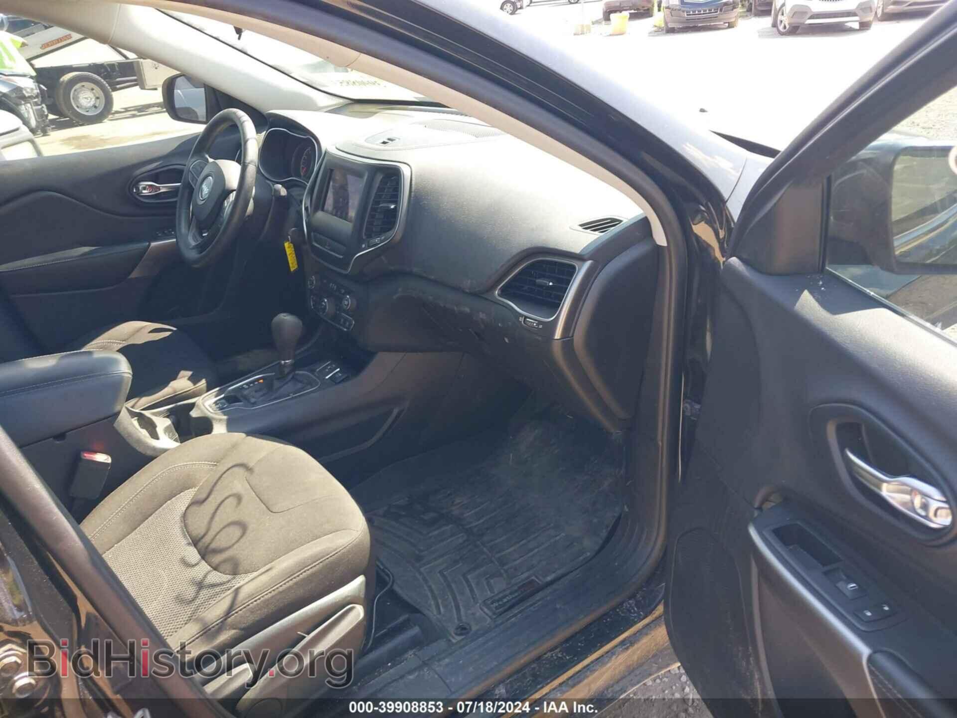 2019 JEEP CHEROKEE - VIN: 1C4PJLCB3KD240746 - Фото 5