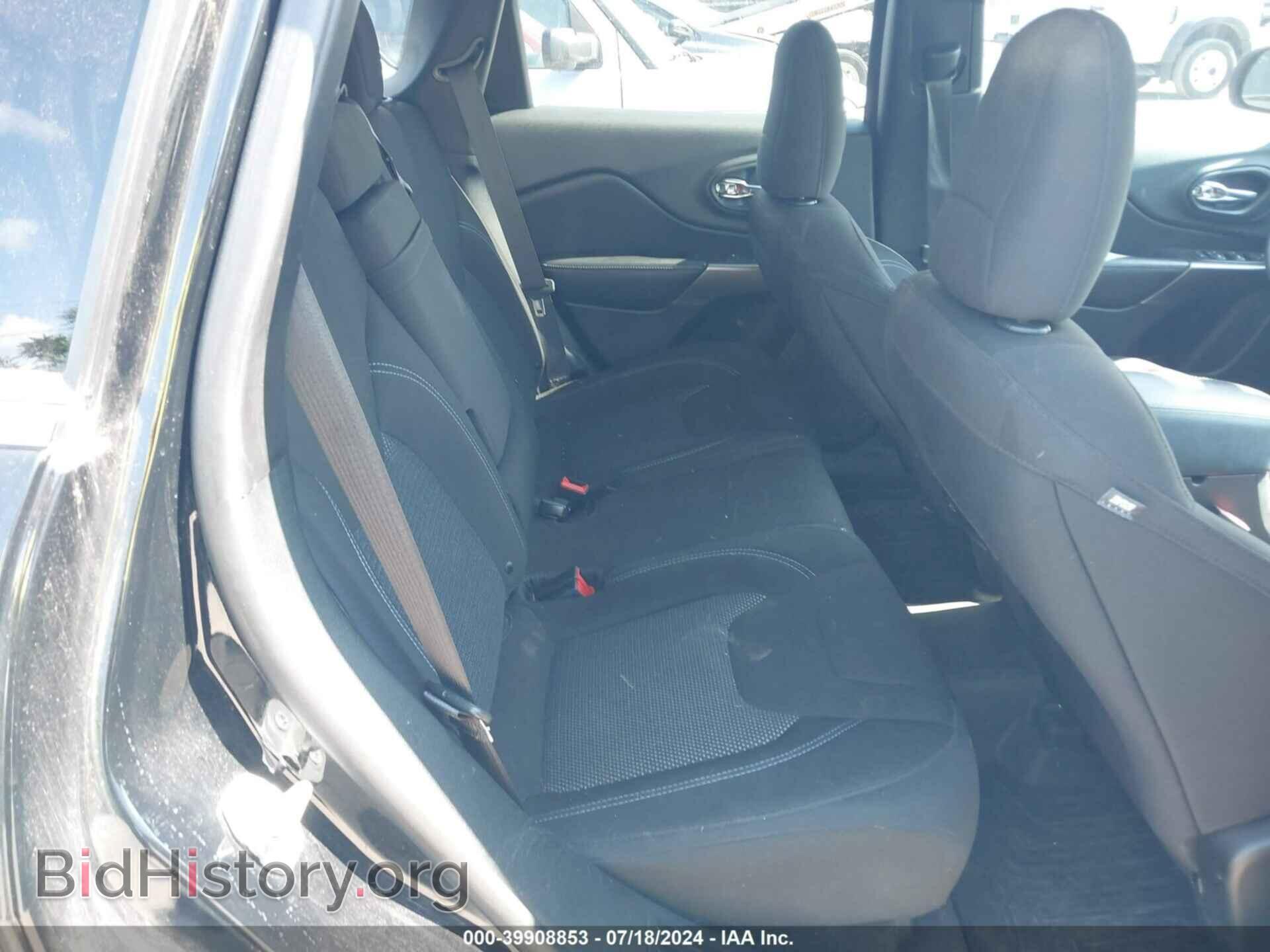 2019 JEEP CHEROKEE - VIN: 1C4PJLCB3KD240746 - Фото 8