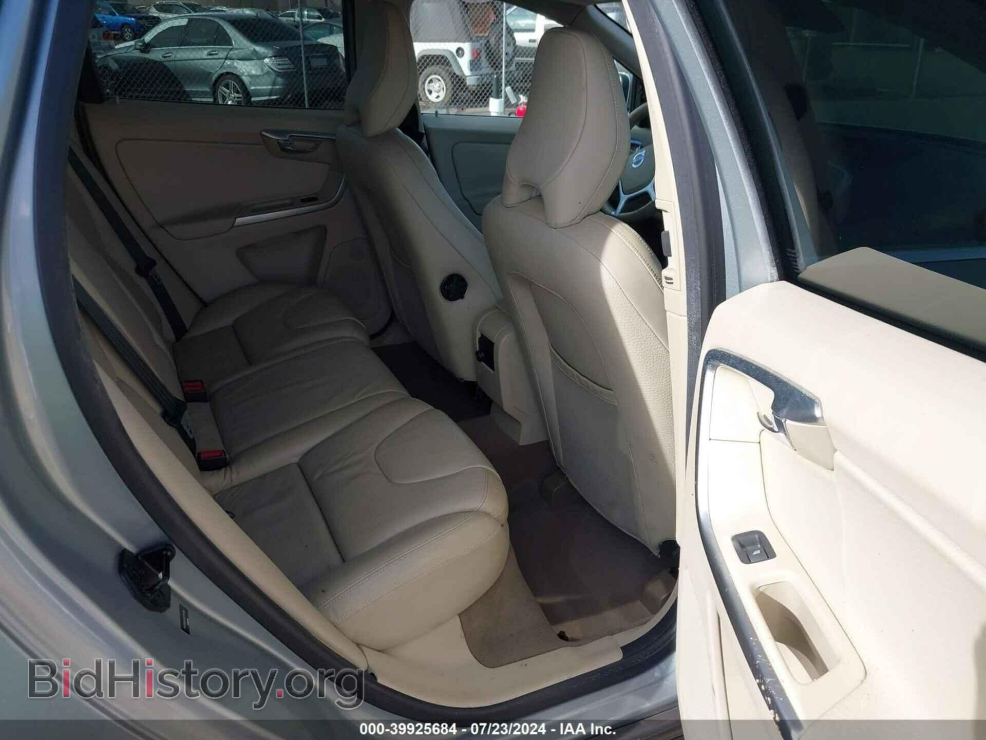2011 VOLVO XC60 - VIN: YV4952DL5B2154586 - Фото 8