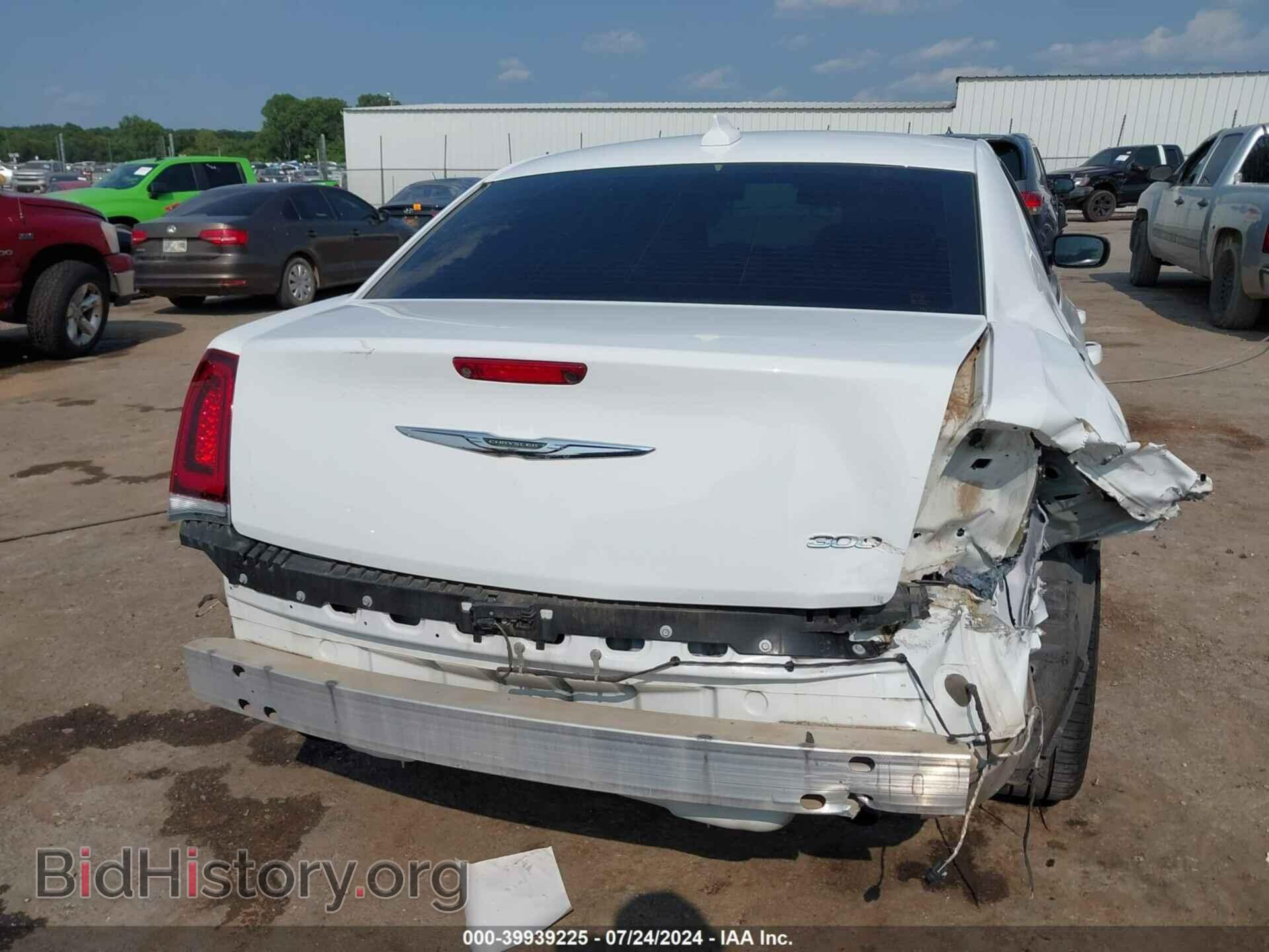 2019 CHRYSLER 300 - VIN: 2C3CCAAG4KH610251 - Фото 6
