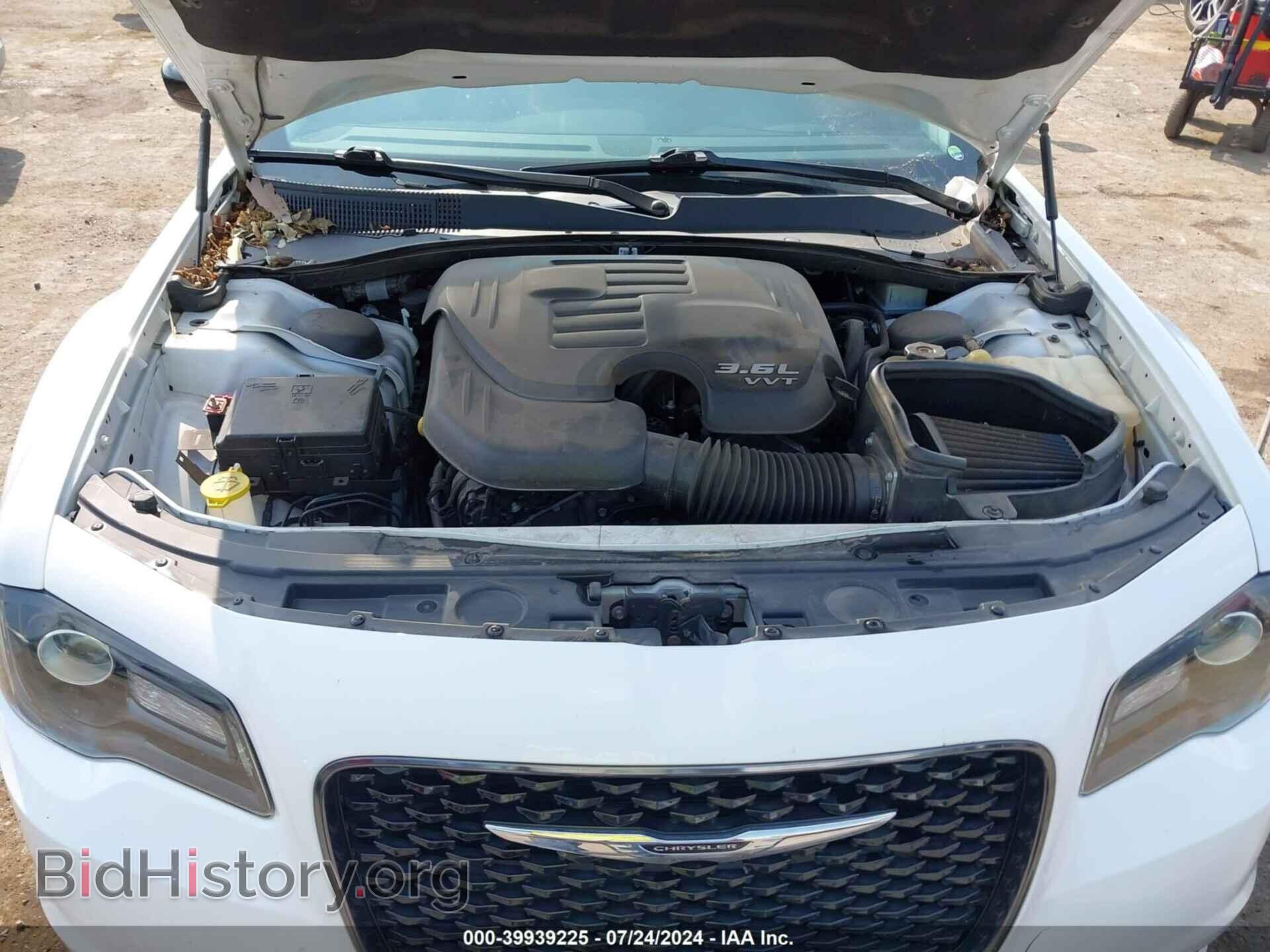 2019 CHRYSLER 300 - VIN: 2C3CCAAG4KH610251 - Фото 10