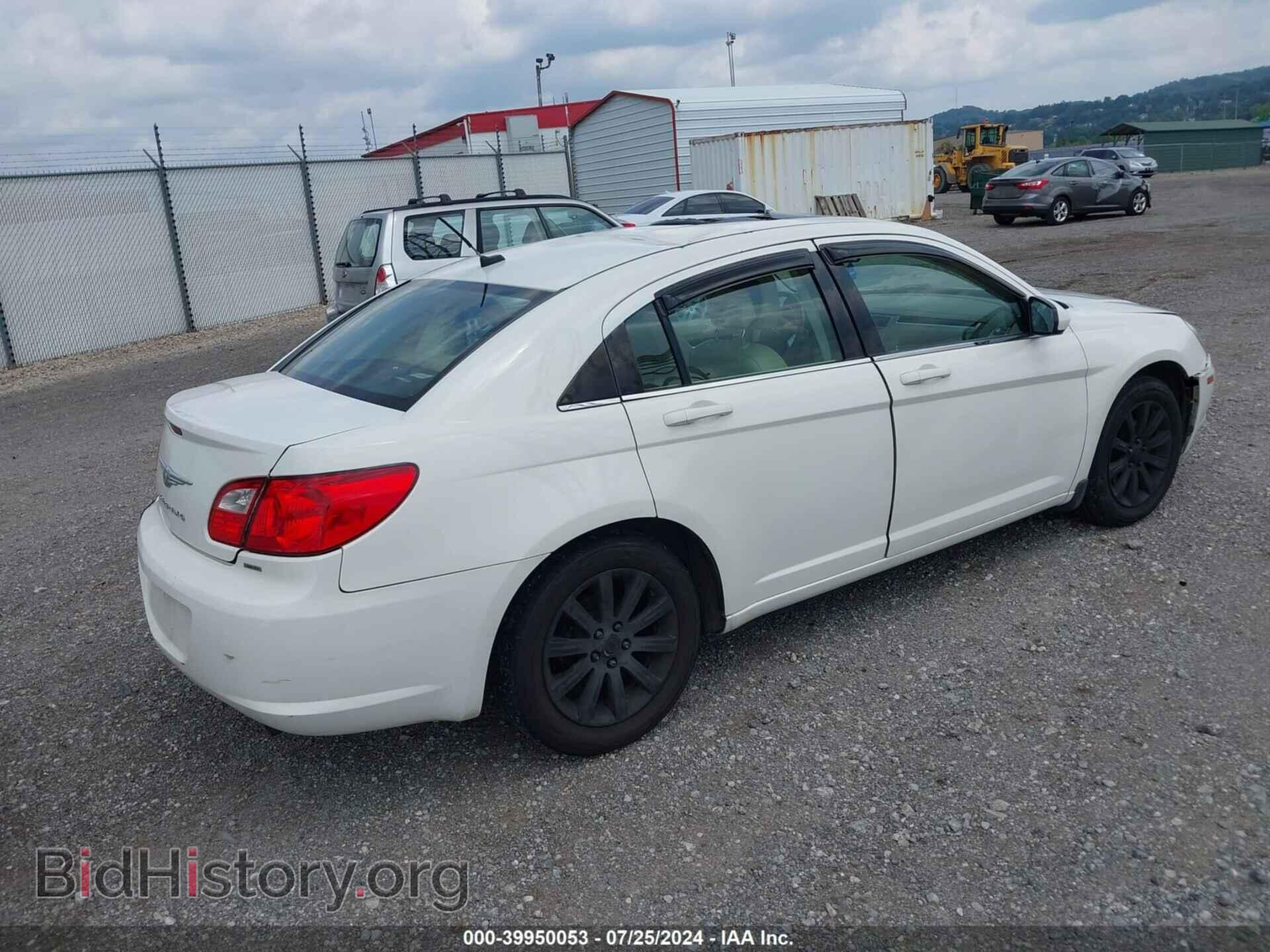 2010 CHRYSLER SEBRING - VIN: 1C3CC5FB3AN210529 - Фото 4