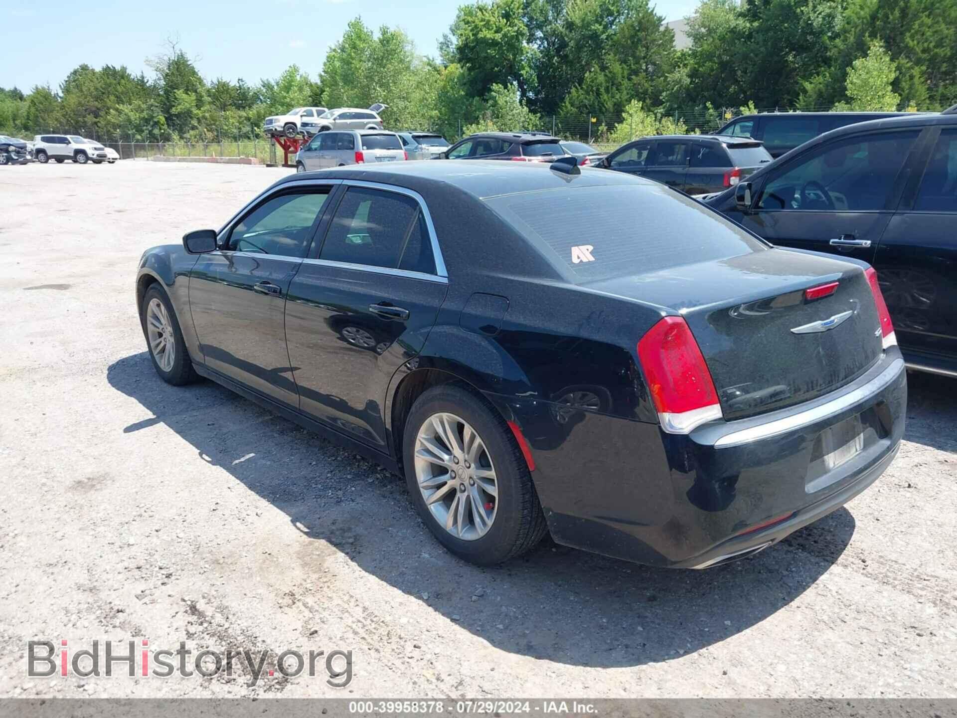 2019 CHRYSLER 300 - VIN: 2C3CCAAG3KH693803 - Фото 3