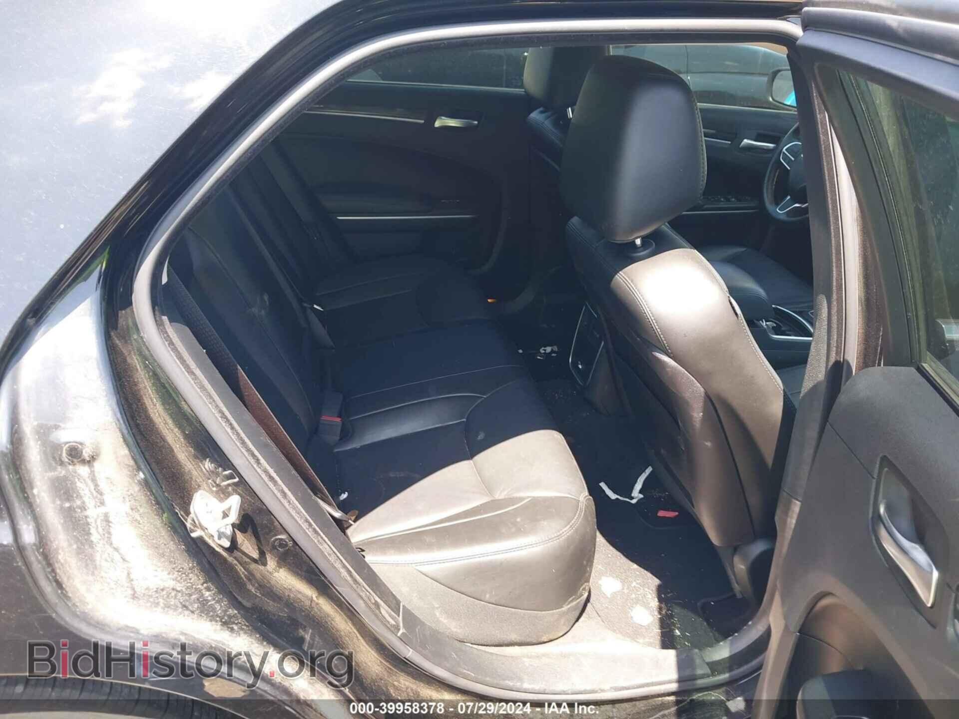 2019 CHRYSLER 300 - VIN: 2C3CCAAG3KH693803 - Фото 8