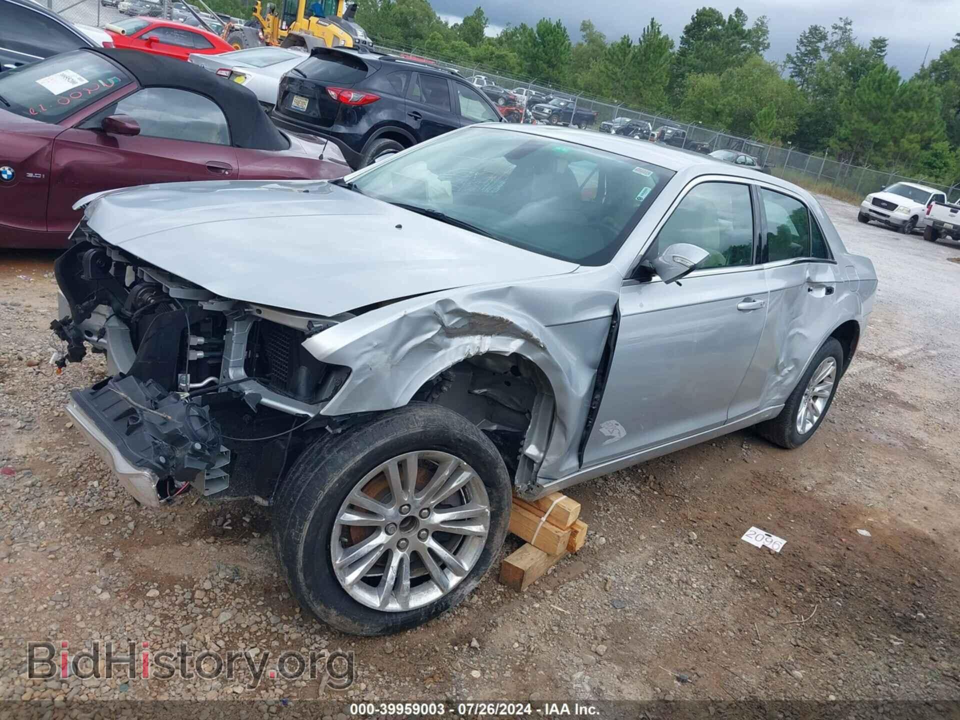 2019 CHRYSLER 300 - VIN: 2C3CCAAG7KH731159 - Фото 2