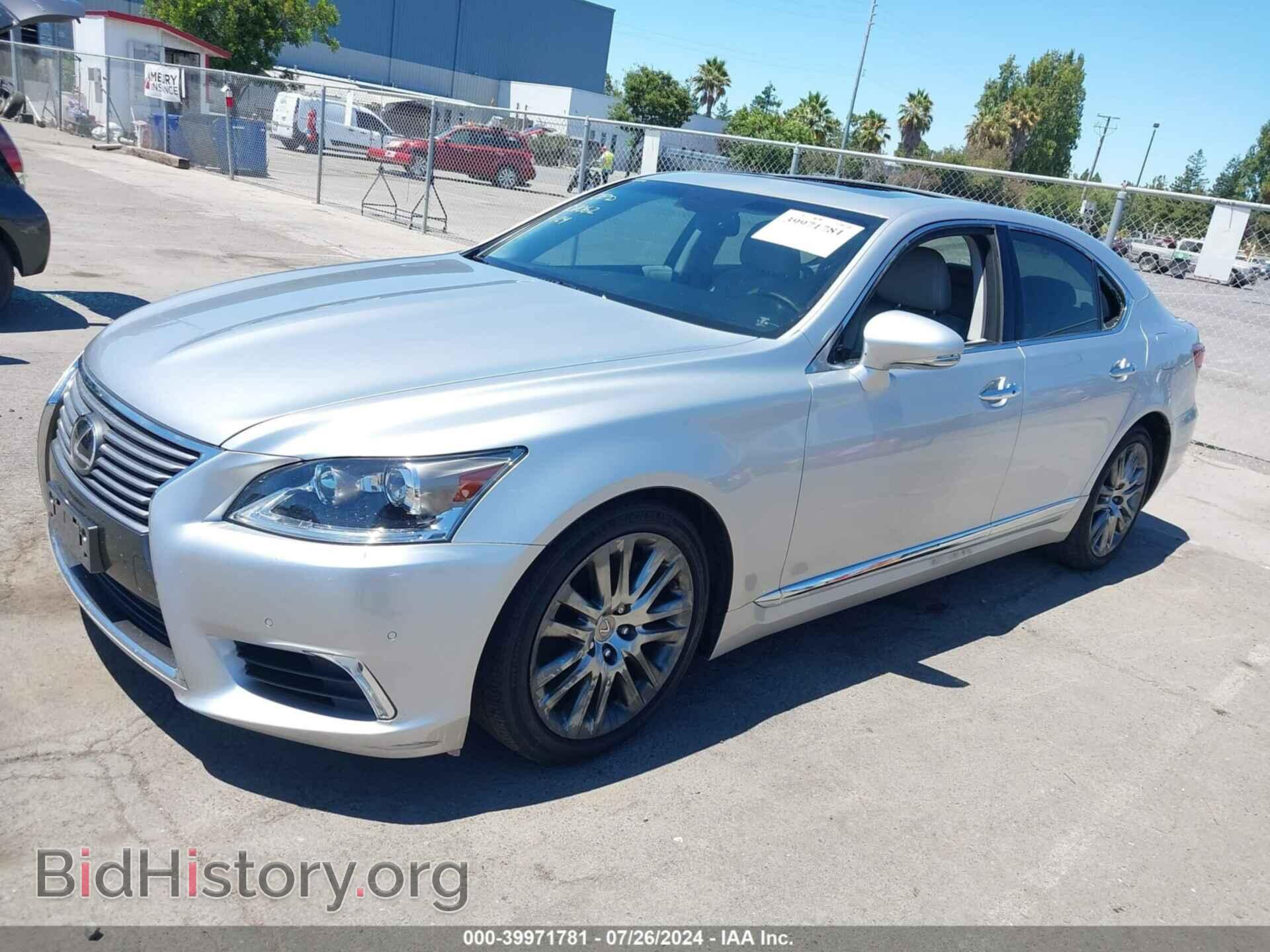 2016 LEXUS LS 460 - VIN: JTHBL5EF3G5139982 - Photo 2