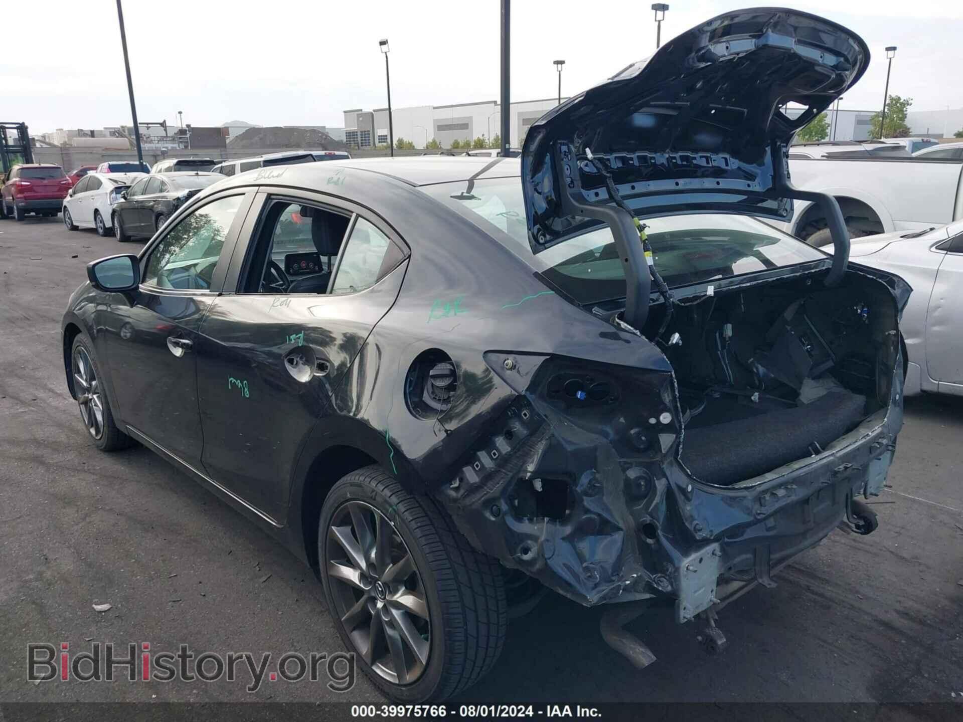 2018 MAZDA MAZDA3 - VIN: 3MZBN1V32JM201624 - Фото 3