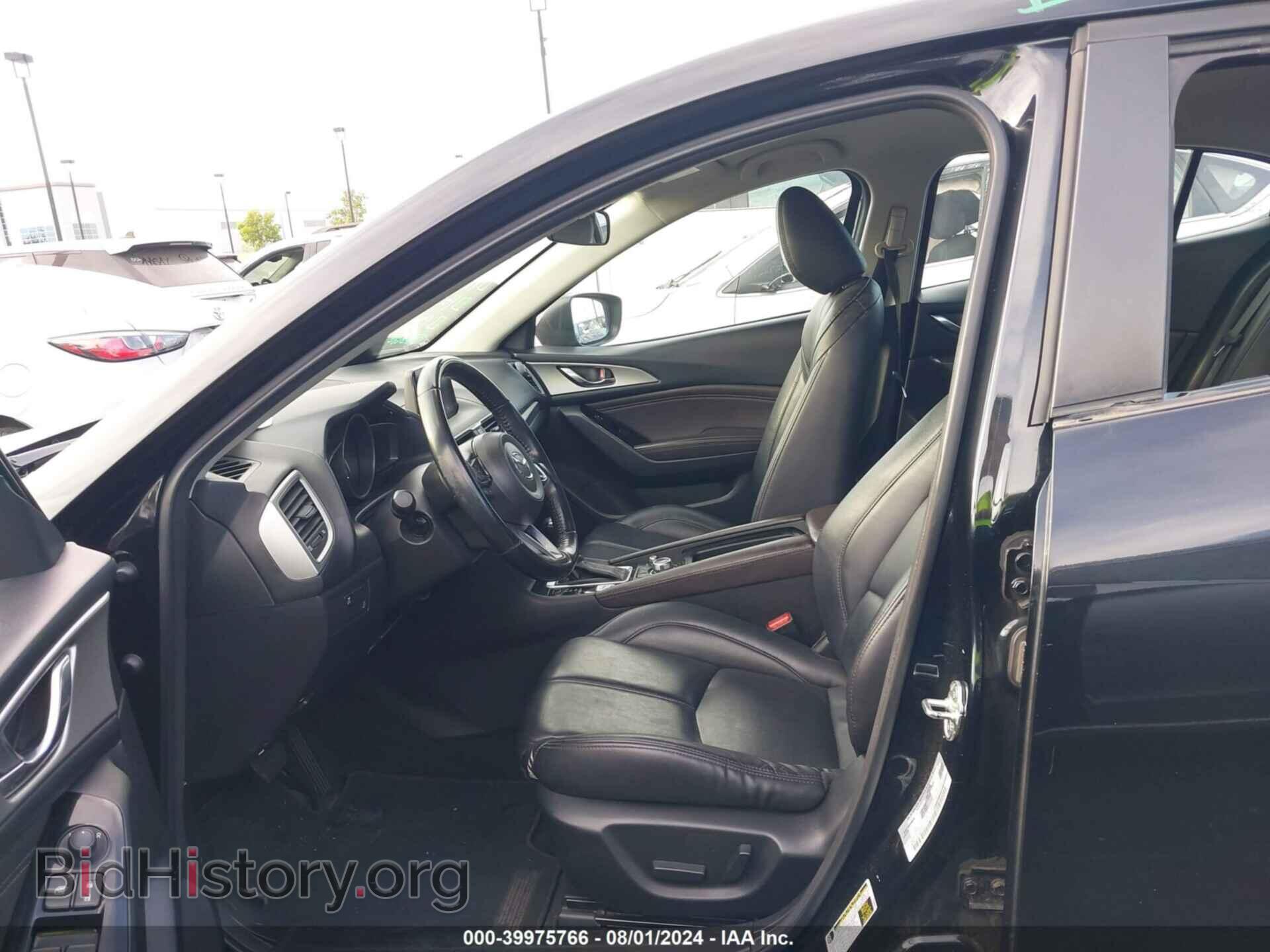 2018 MAZDA MAZDA3 - VIN: 3MZBN1V32JM201624 - Фото 5