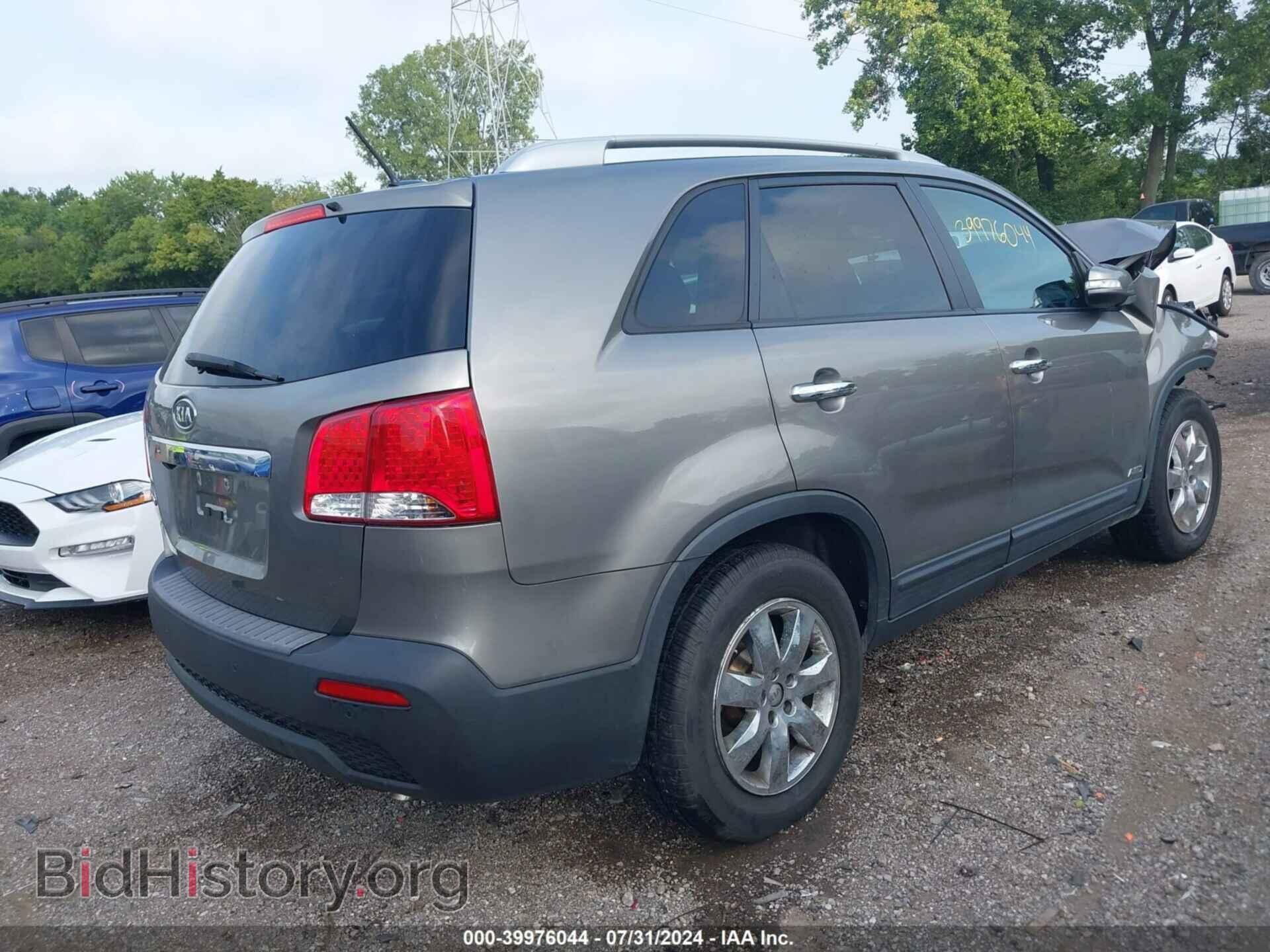 2013 KIA SORENTO - VIN: 5XYKTCA64DG324251 - Фото 4