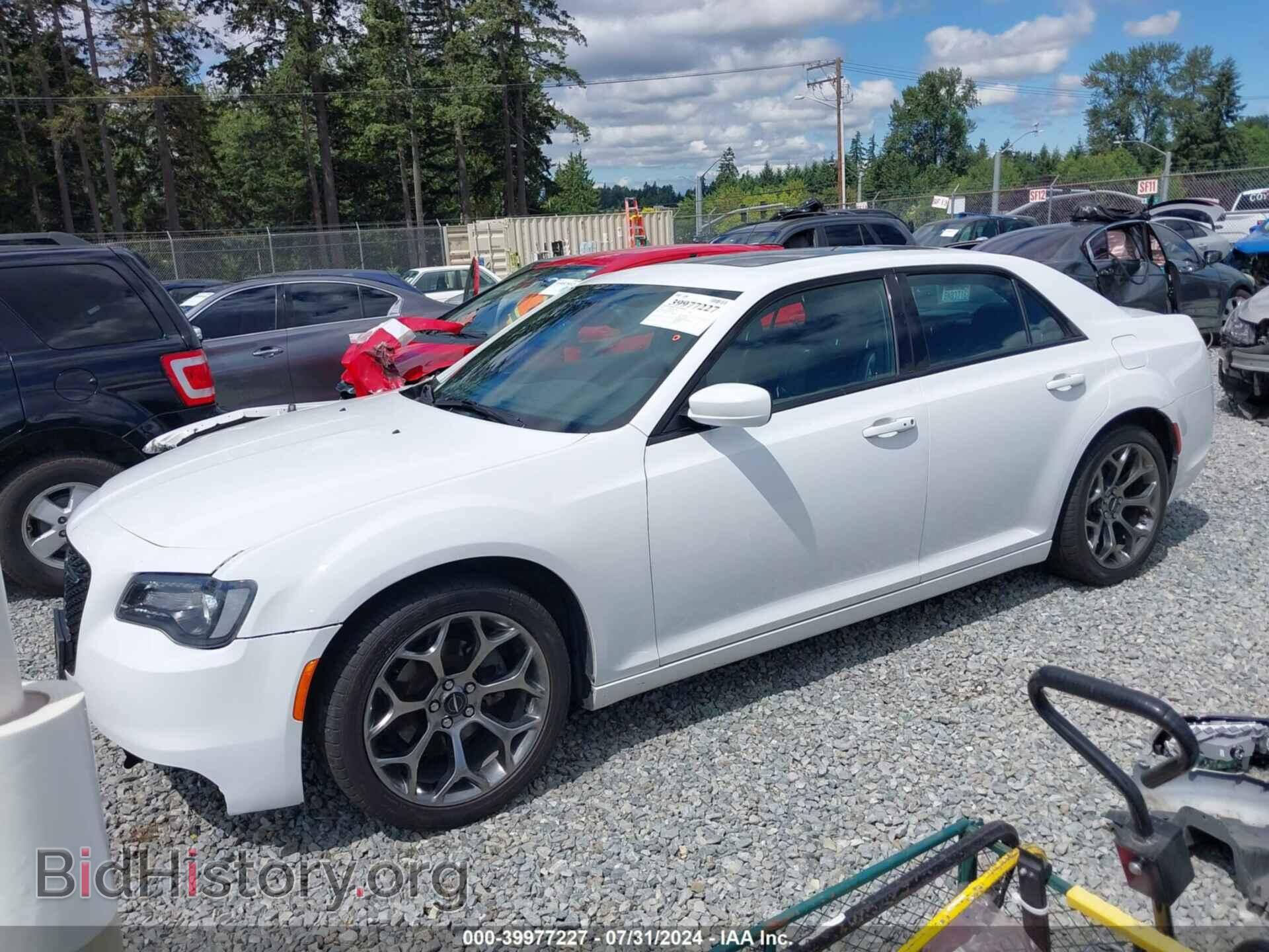 2015 CHRYSLER 300 - VIN: 2C3CCABG8FH845465 - Фото 2
