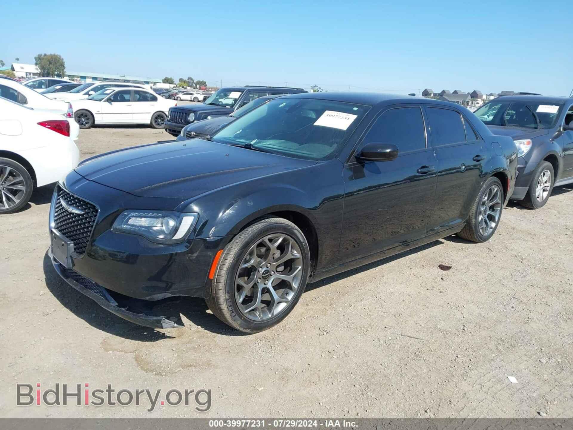 2018 CHRYSLER 300 - VIN: 2C3CCAAG9JH151636 - Фото 2