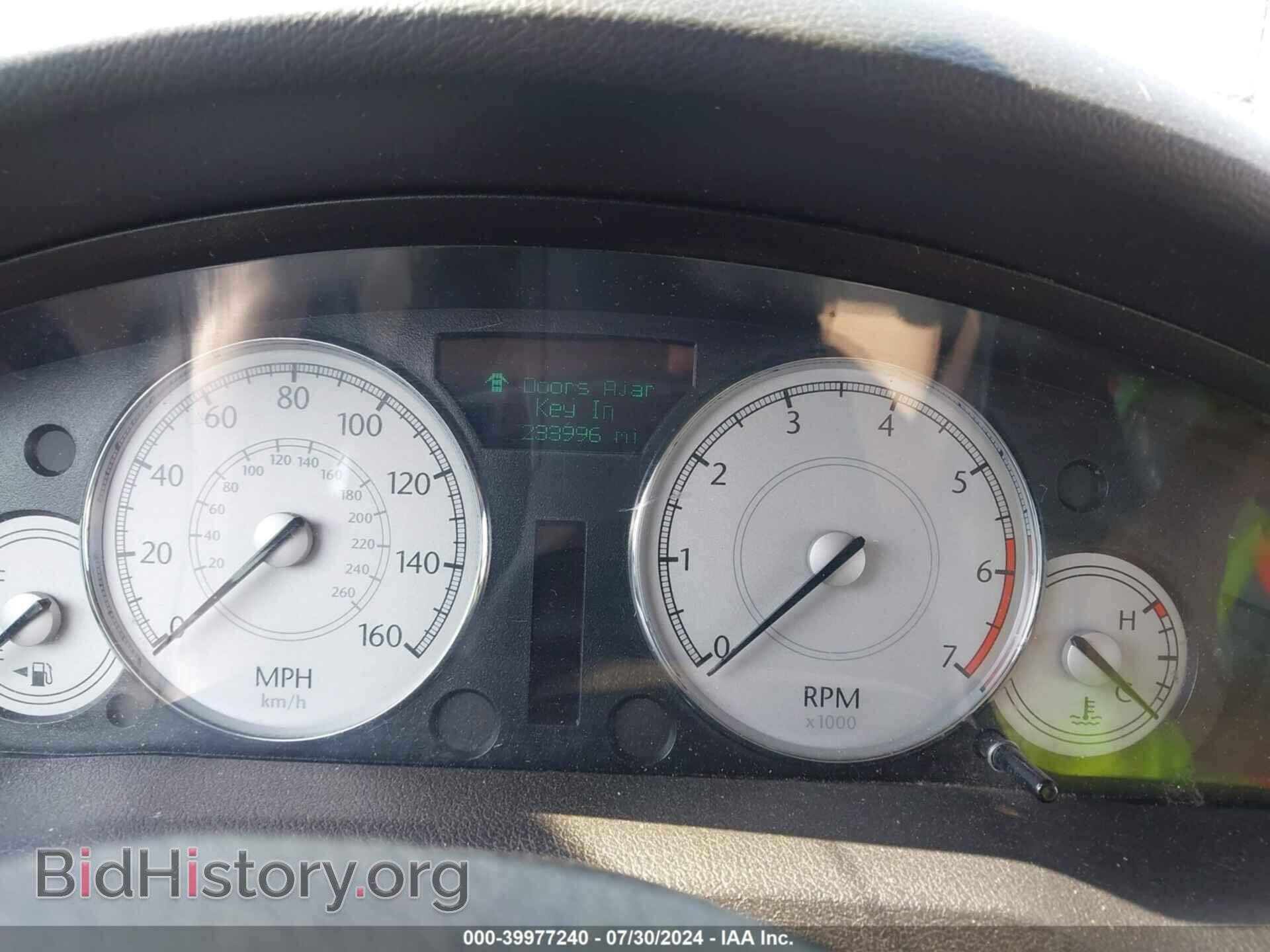 2007 CHRYSLER 300C - VIN: 2C3KA63H47H683812 - Фото 7
