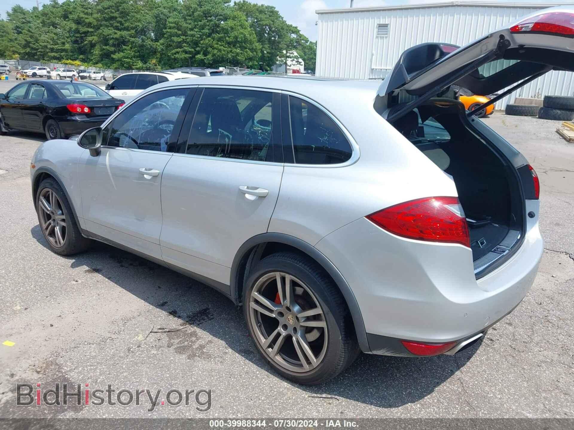 2011 PORSCHE CAYENNE - VIN: WP1AB2A22BLA51784 - Фото 3