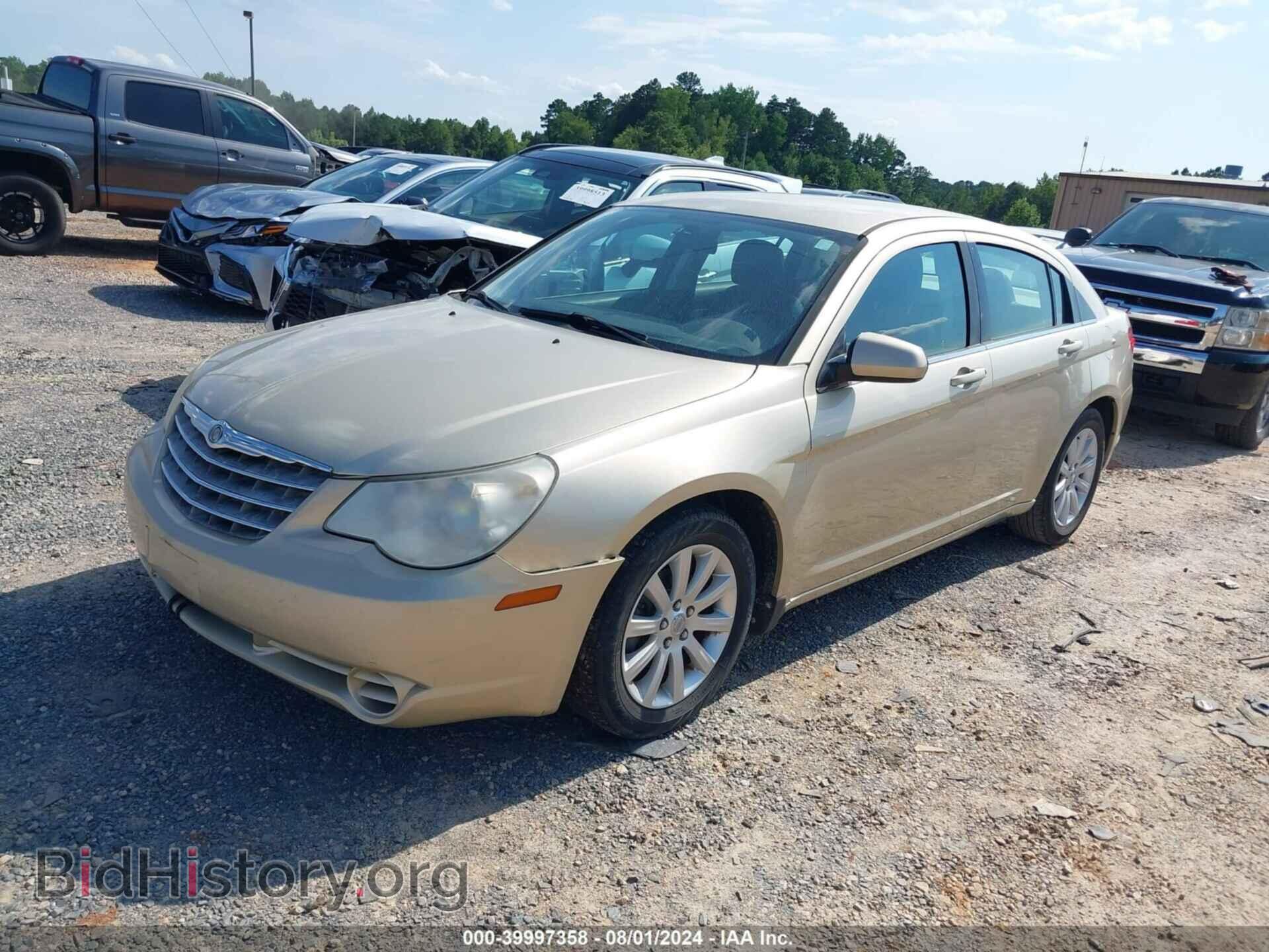 2010 CHRYSLER SEBRING - VIN: 1C3CC5FB9AN148408 - Фото 2