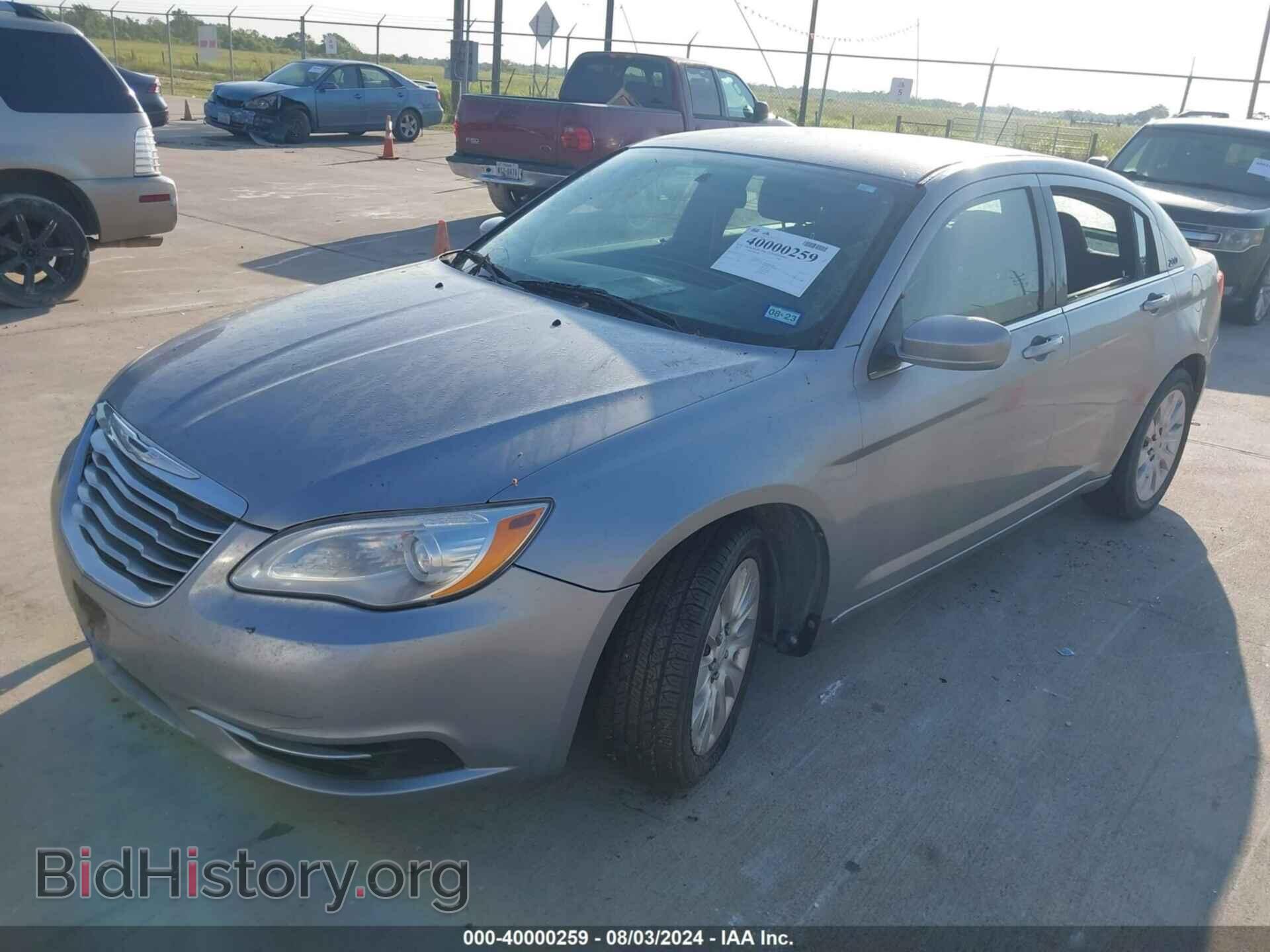 2013 CHRYSLER 200 - VIN: 1C3CCBAB3DN646579 - Фото 2