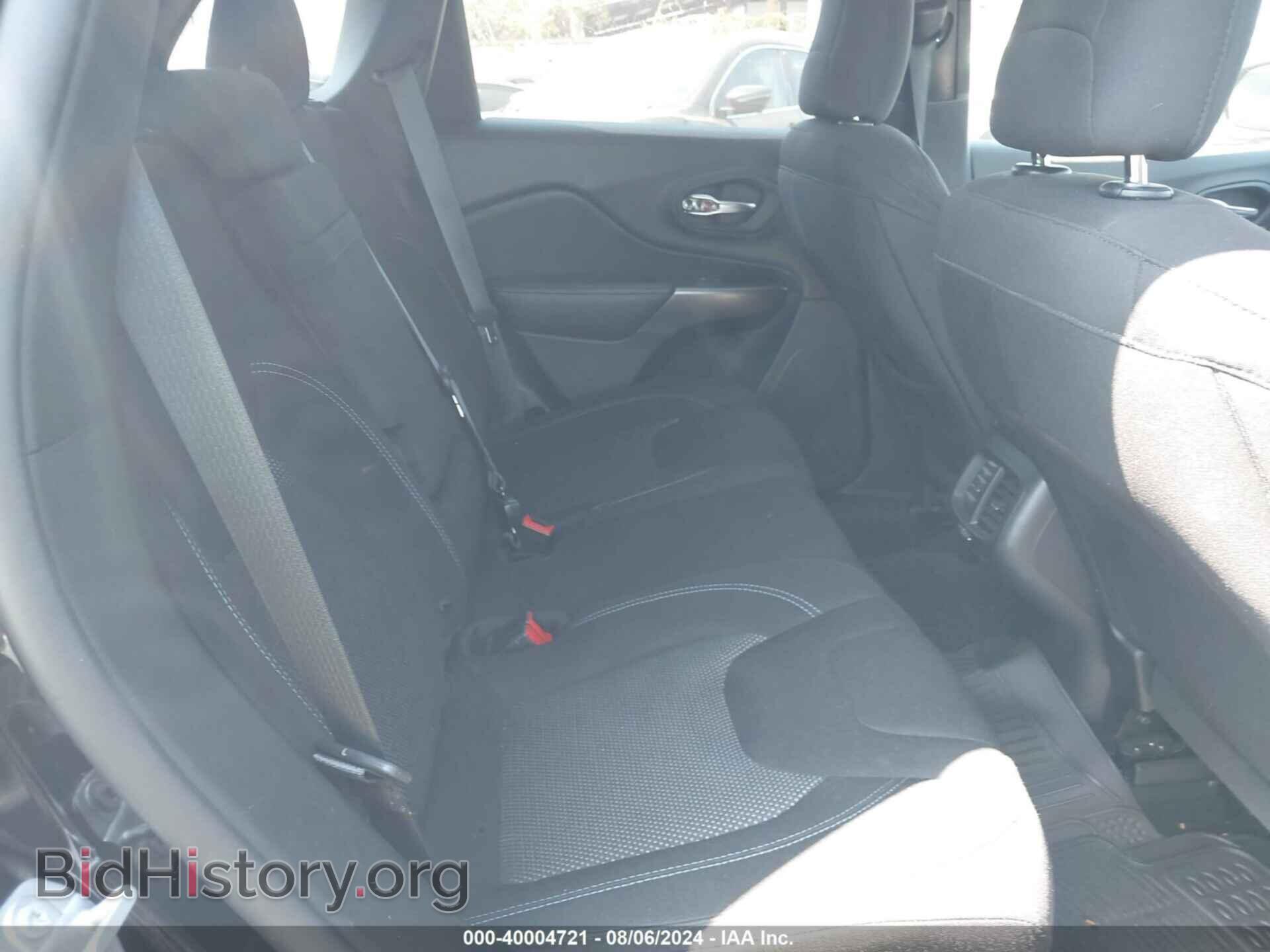 2019 JEEP CHEROKEE - VIN: 1C4PJLCB1KD247355 - Фото 8