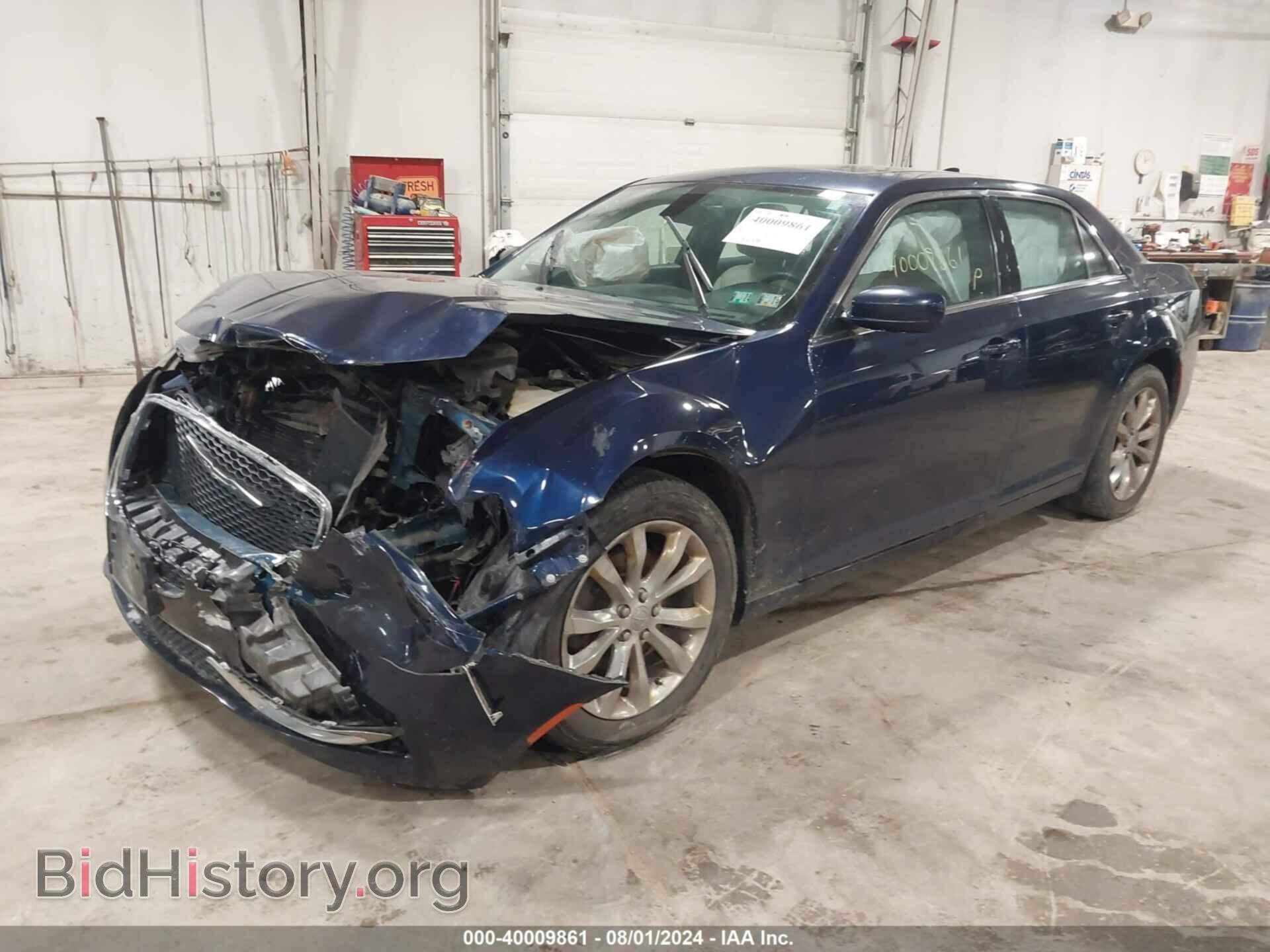 2016 CHRYSLER 300 - VIN: 2C3CCARG2GH358513 - Фото 2
