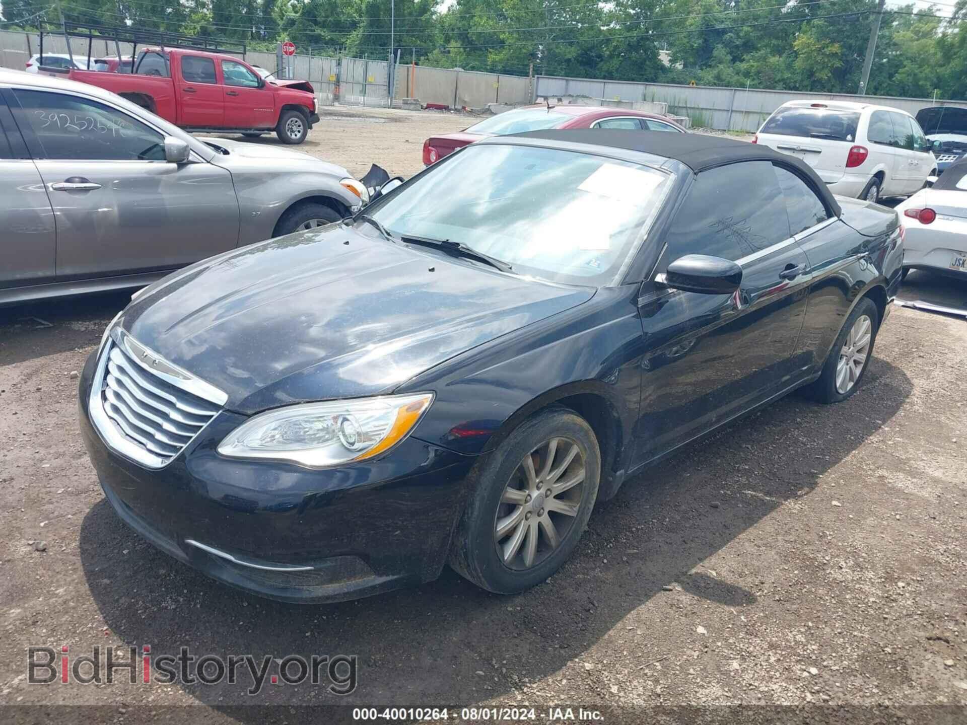 2011 CHRYSLER 200 - VIN: 1C3BC2EGXBN563729 - Фото 2