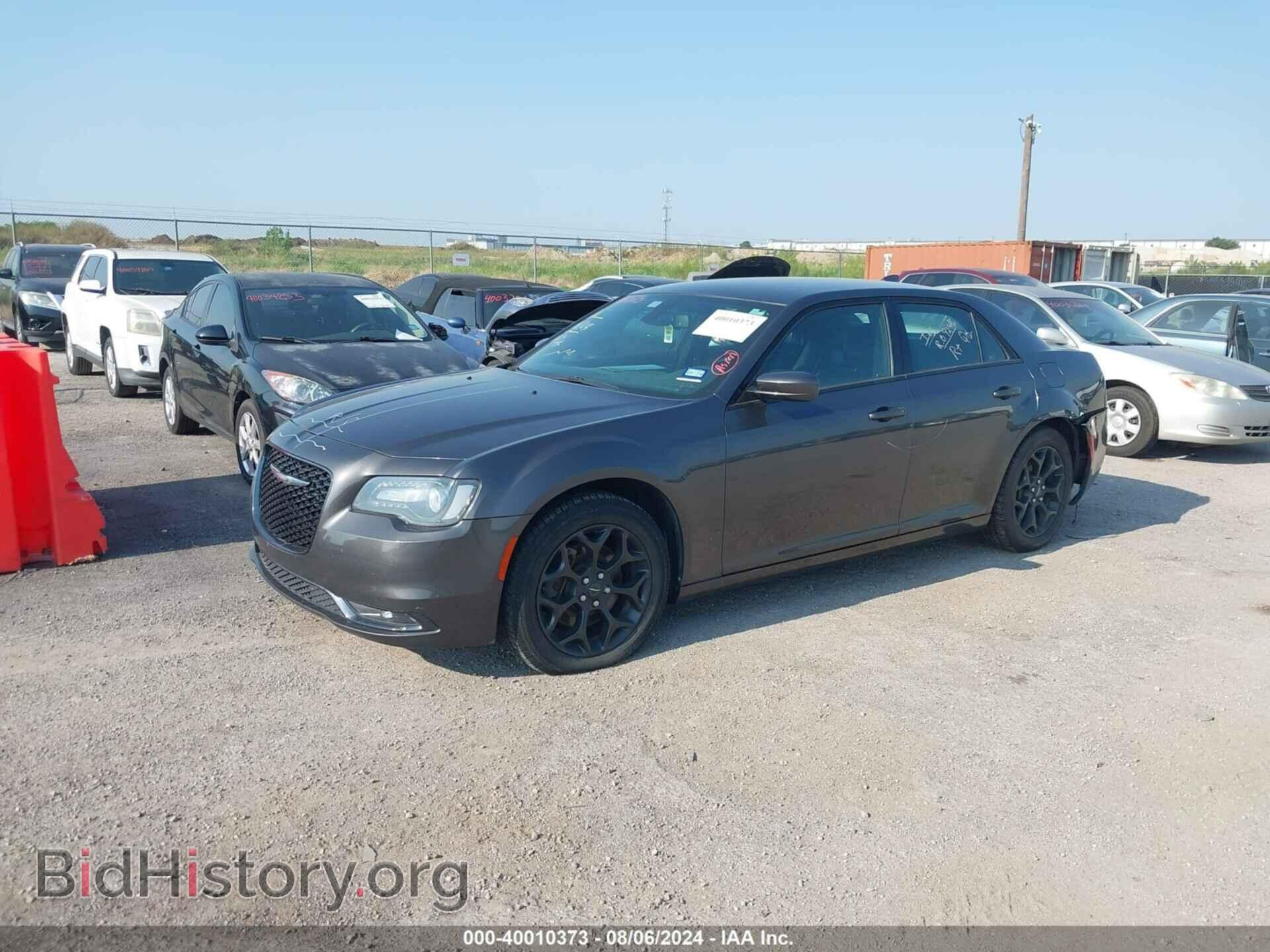 2019 CHRYSLER 300 - VIN: 2C3CCAGGXKH586030 - Фото 2