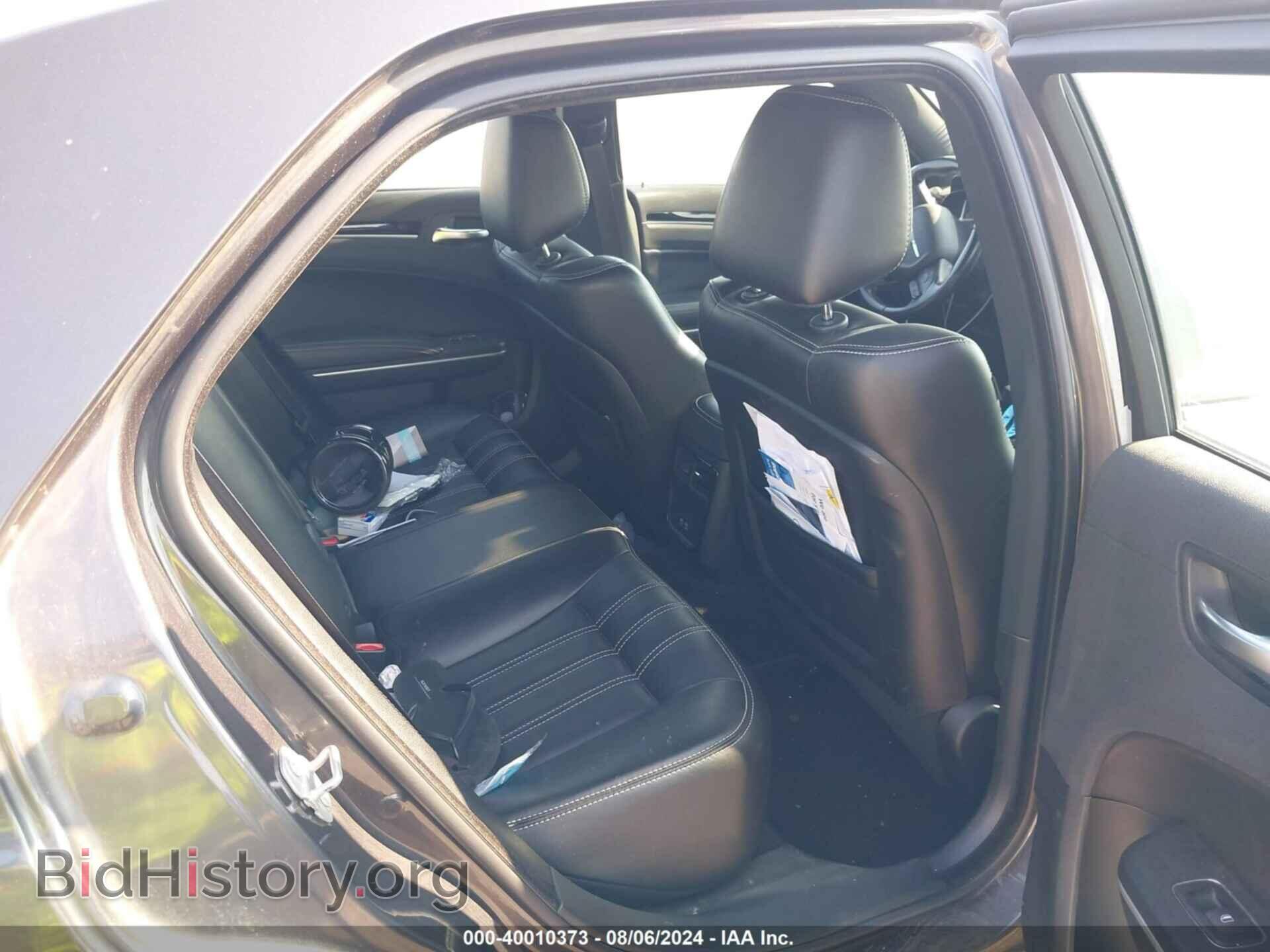 2019 CHRYSLER 300 - VIN: 2C3CCAGGXKH586030 - Фото 8