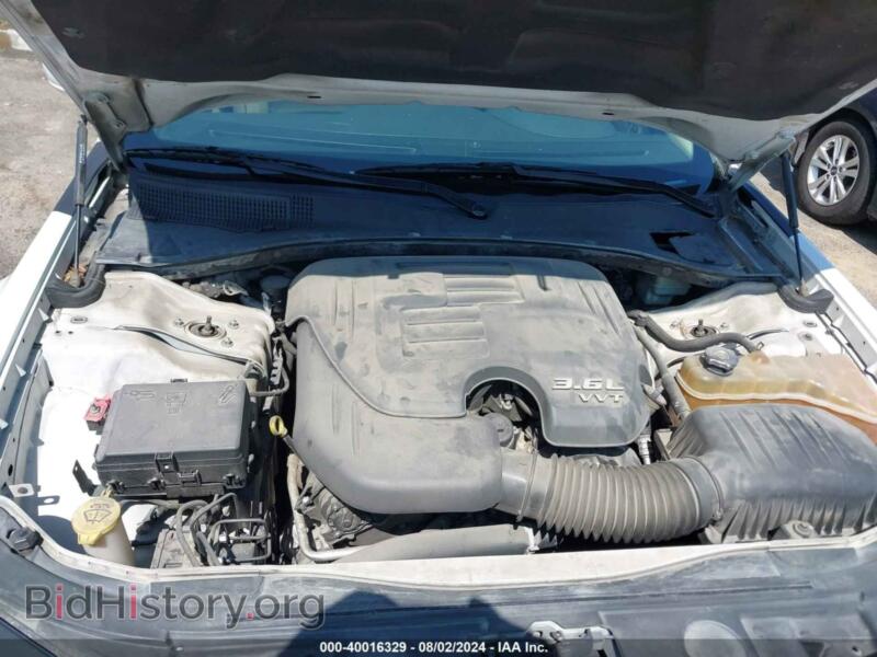 2012 Chrysler 300 (VIN 2C3CCAAG9CH216715) — фото 10 из 16