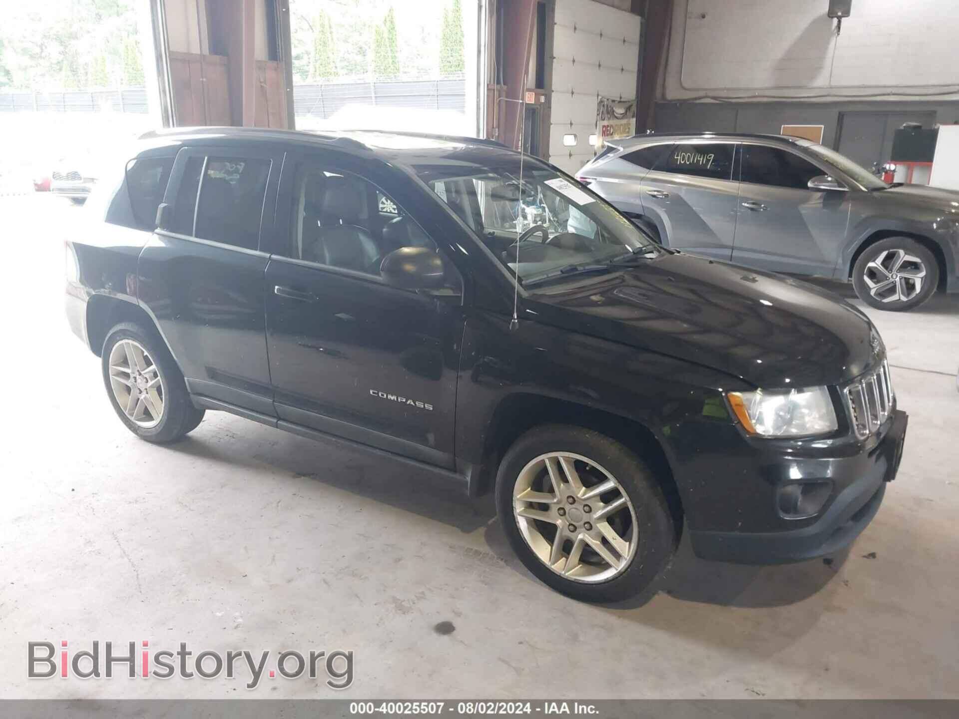 Photo 1J4NF5FB0BD135916 - JEEP COMPASS 2011