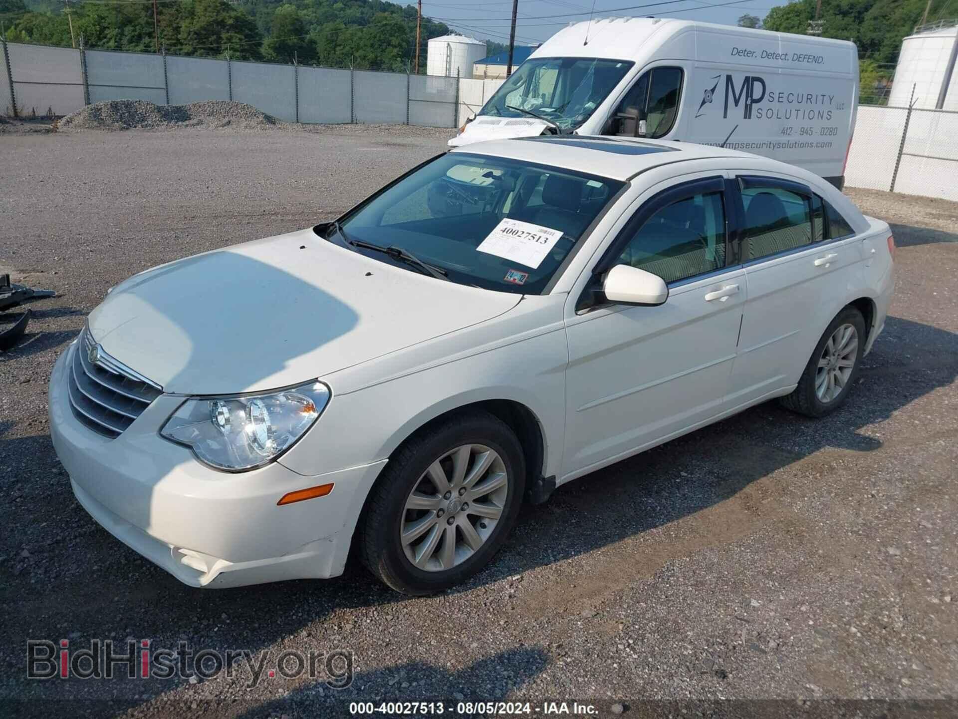 2010 CHRYSLER SEBRING - VIN: 1C3CC5FB7AN228175 - Фото 2