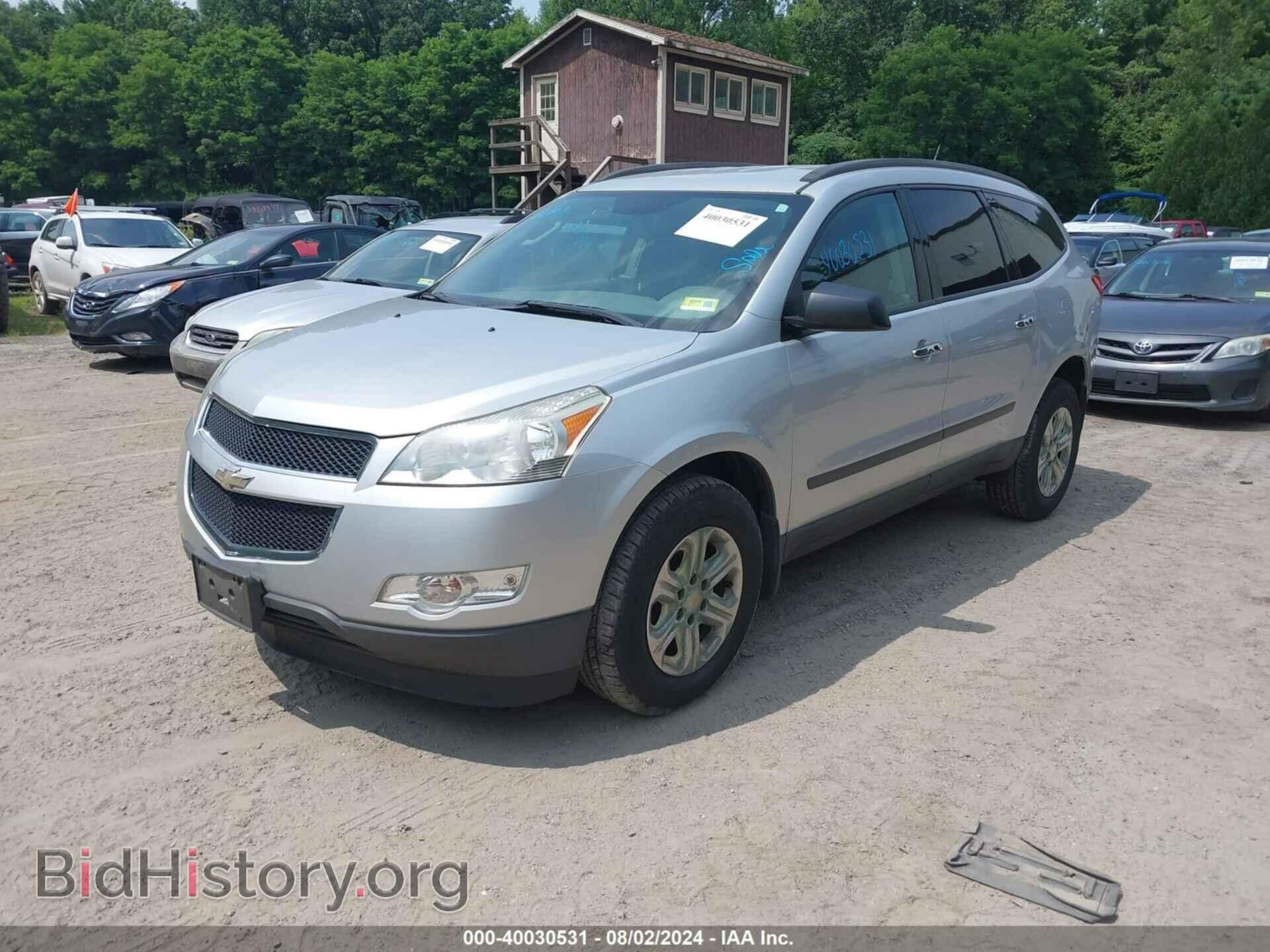 2011 CHEVROLET TRAVERSE - VIN: 1GNKREED7BJ392082 - Фото 2