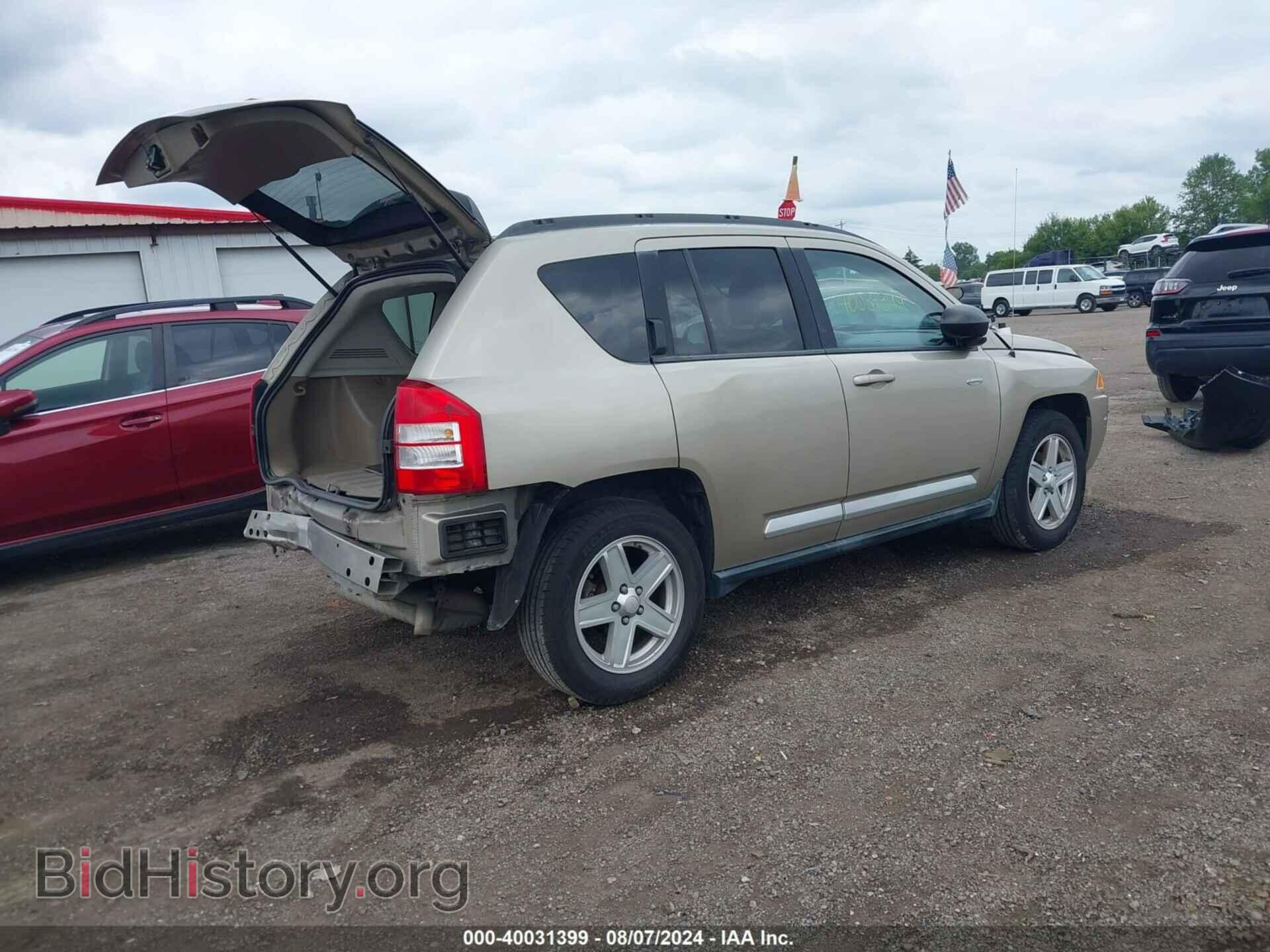 2010 JEEP COMPASS - VIN: 1J4NF1FB5AD642964 - Photo 4