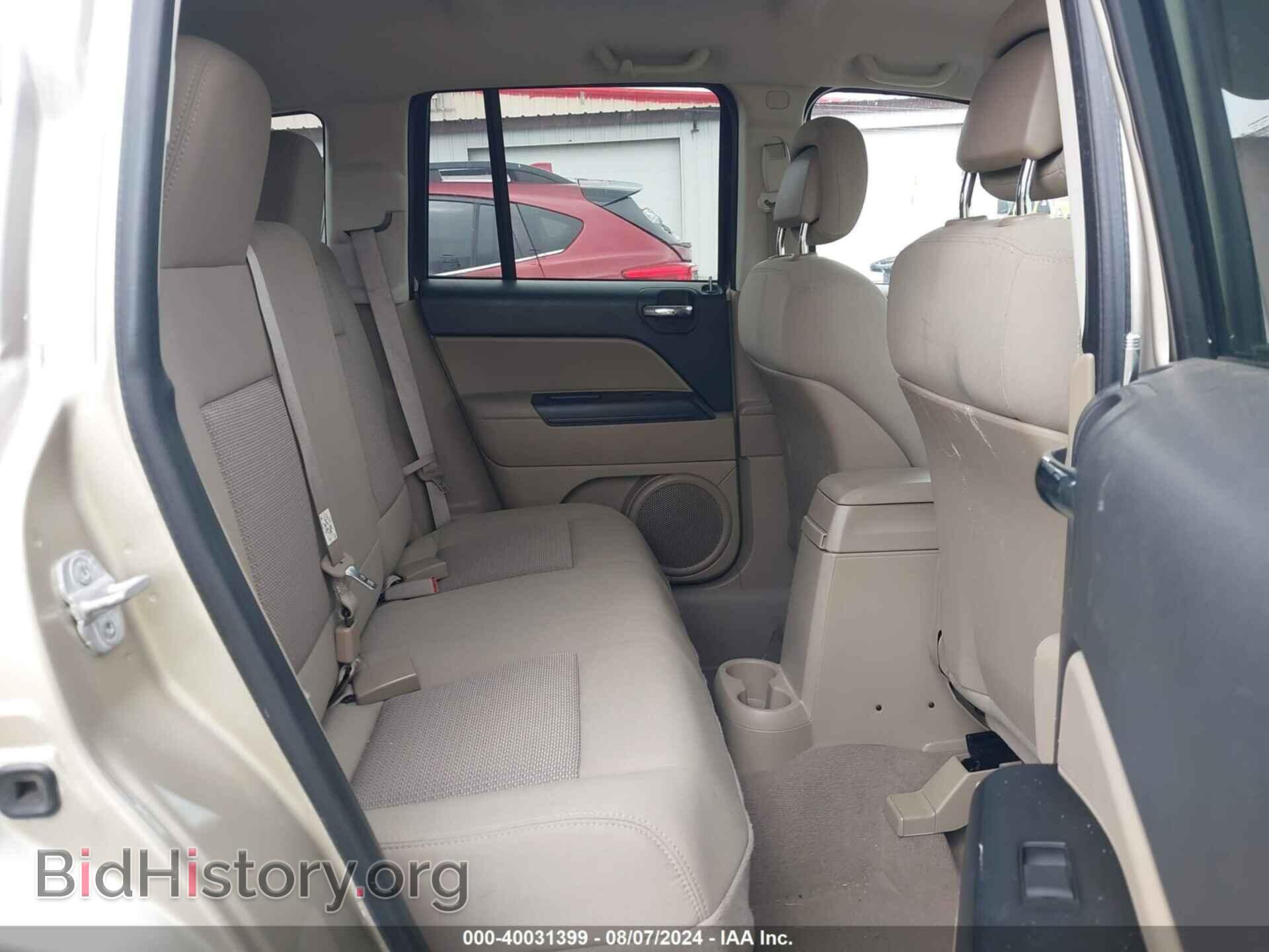 2010 JEEP COMPASS - VIN: 1J4NF1FB5AD642964 - Photo 8