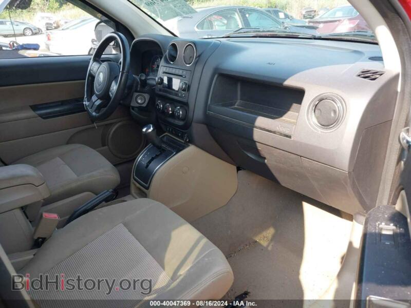 2011 Jeep COMPASS (VIN 1J4NF1FB1BD180470) — фото 5 из 17