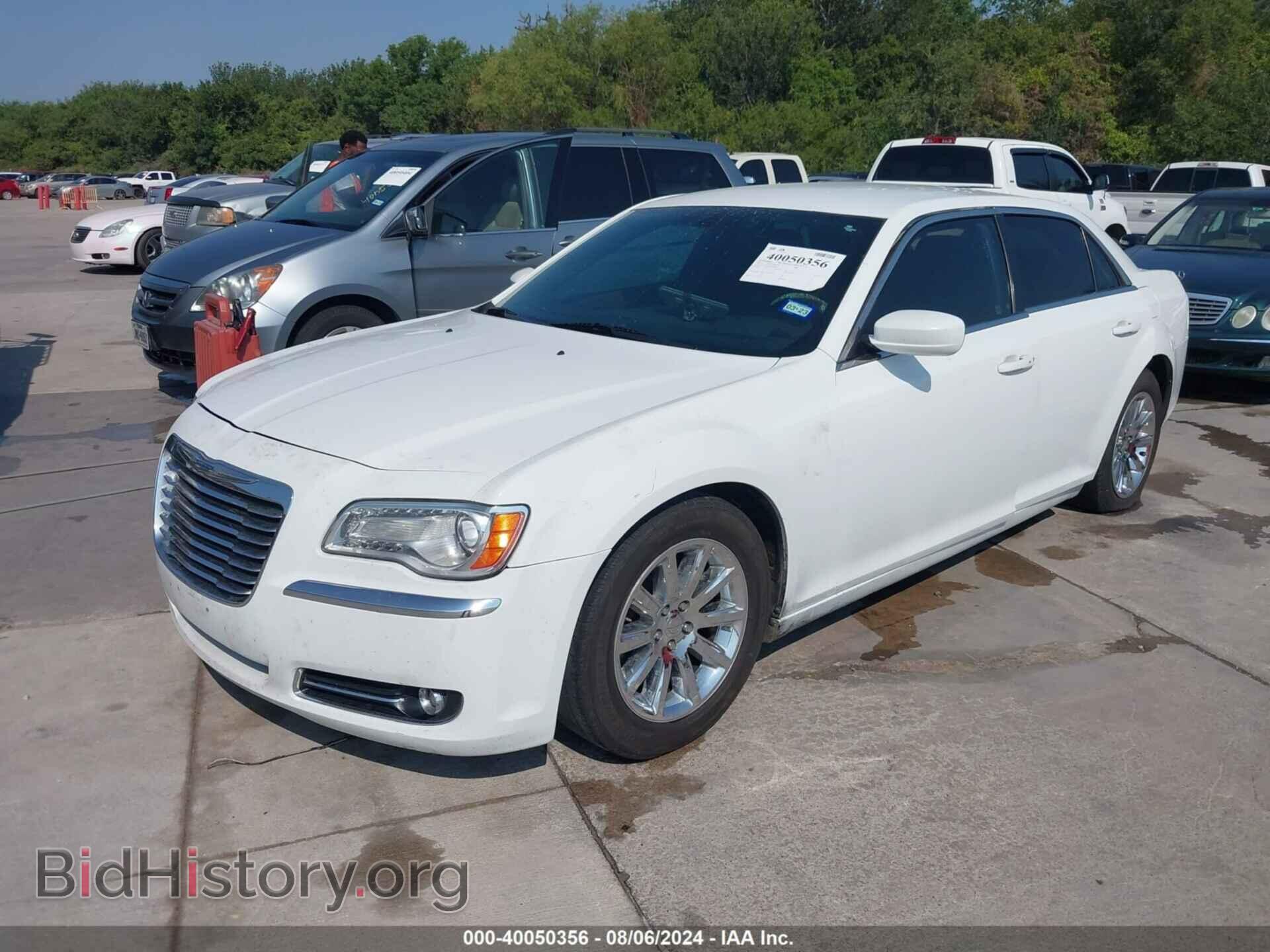 2013 CHRYSLER 300 - VIN: 2C3CCAAG5DH588635 - Фото 2