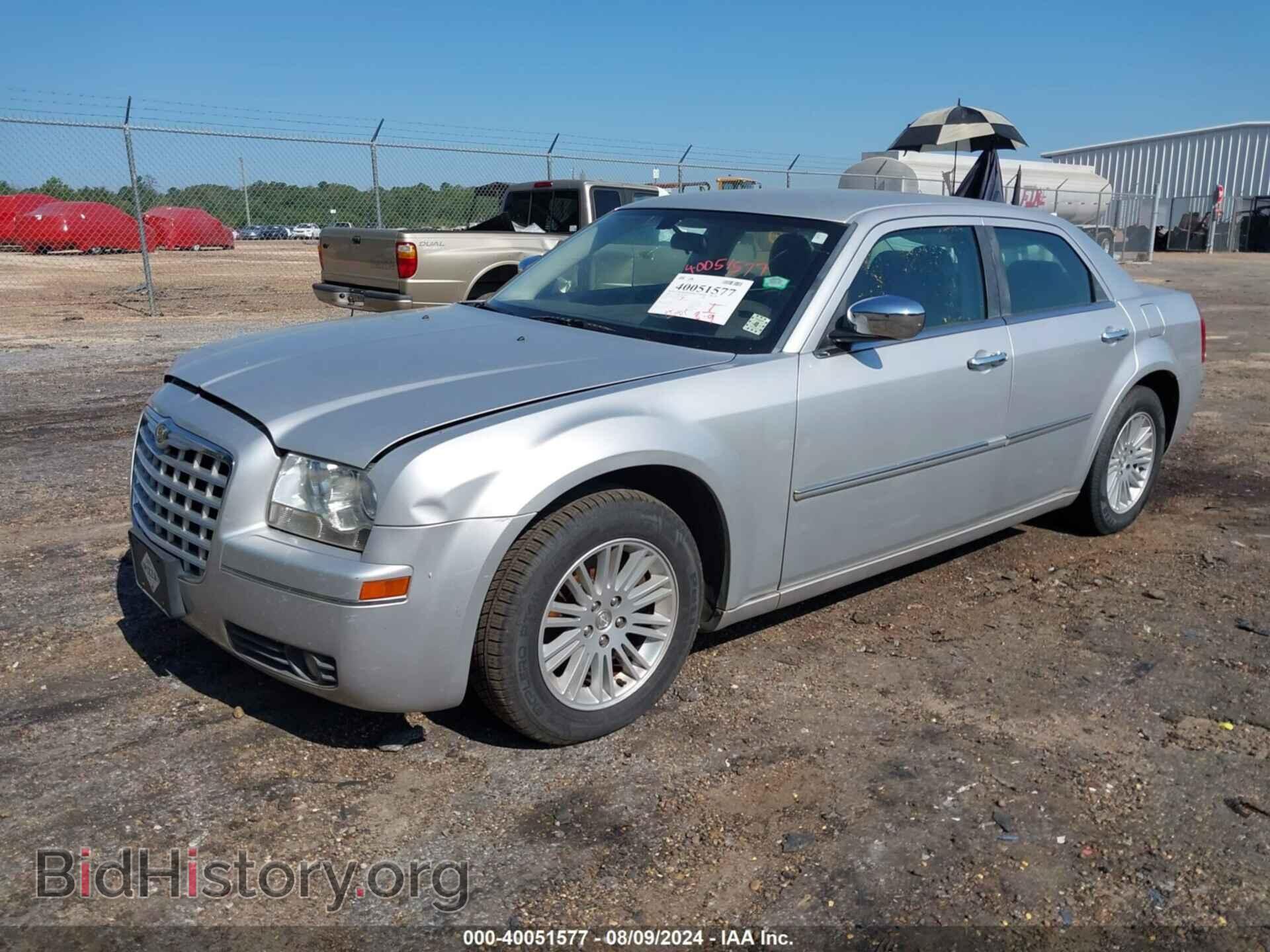 2010 CHRYSLER 300 - VIN: 2C3CA4CD6AH198889 - Фото 2