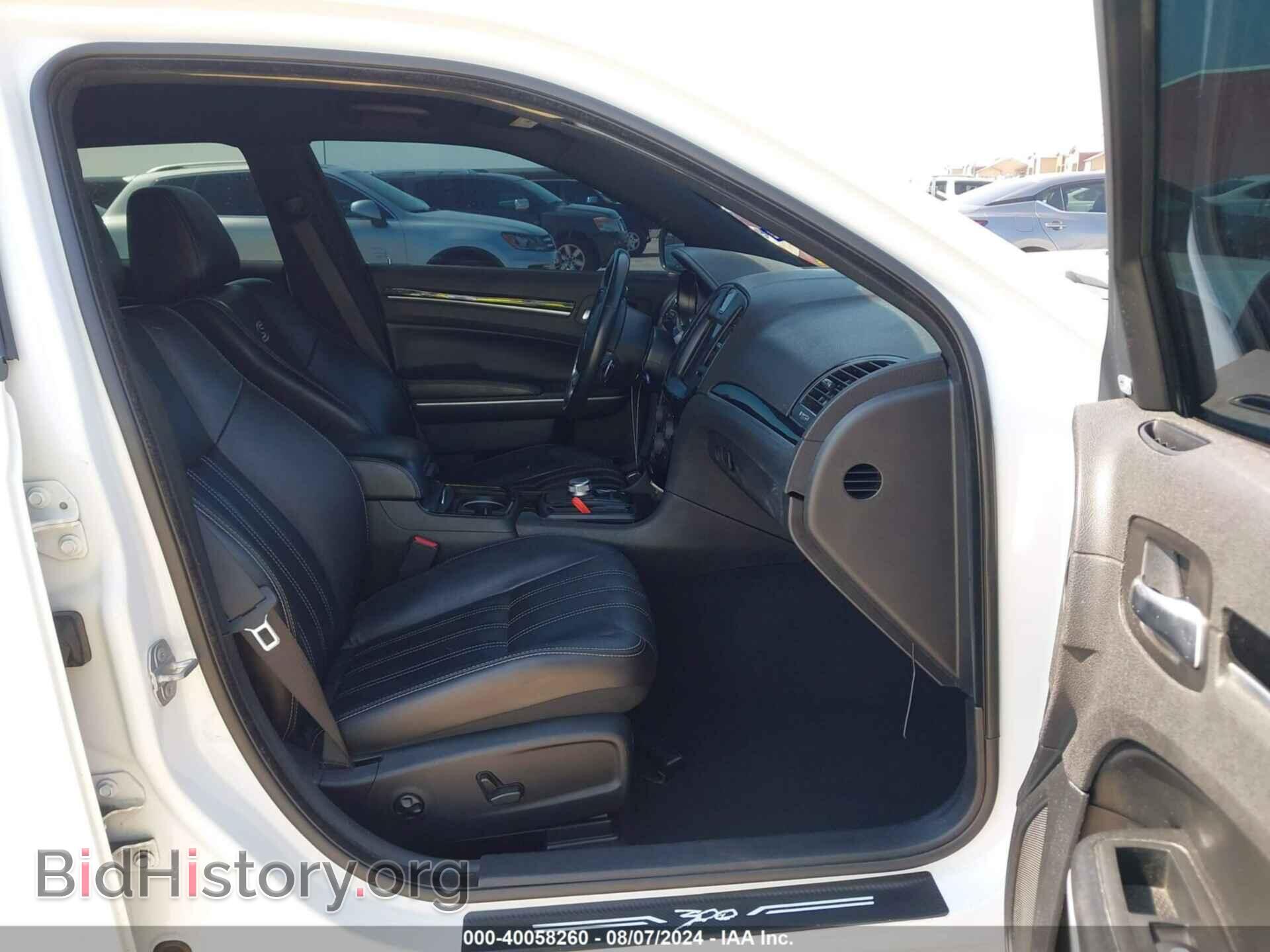 2019 CHRYSLER 300 - VIN: 2C3CCABG4KH682775 - Фото 5