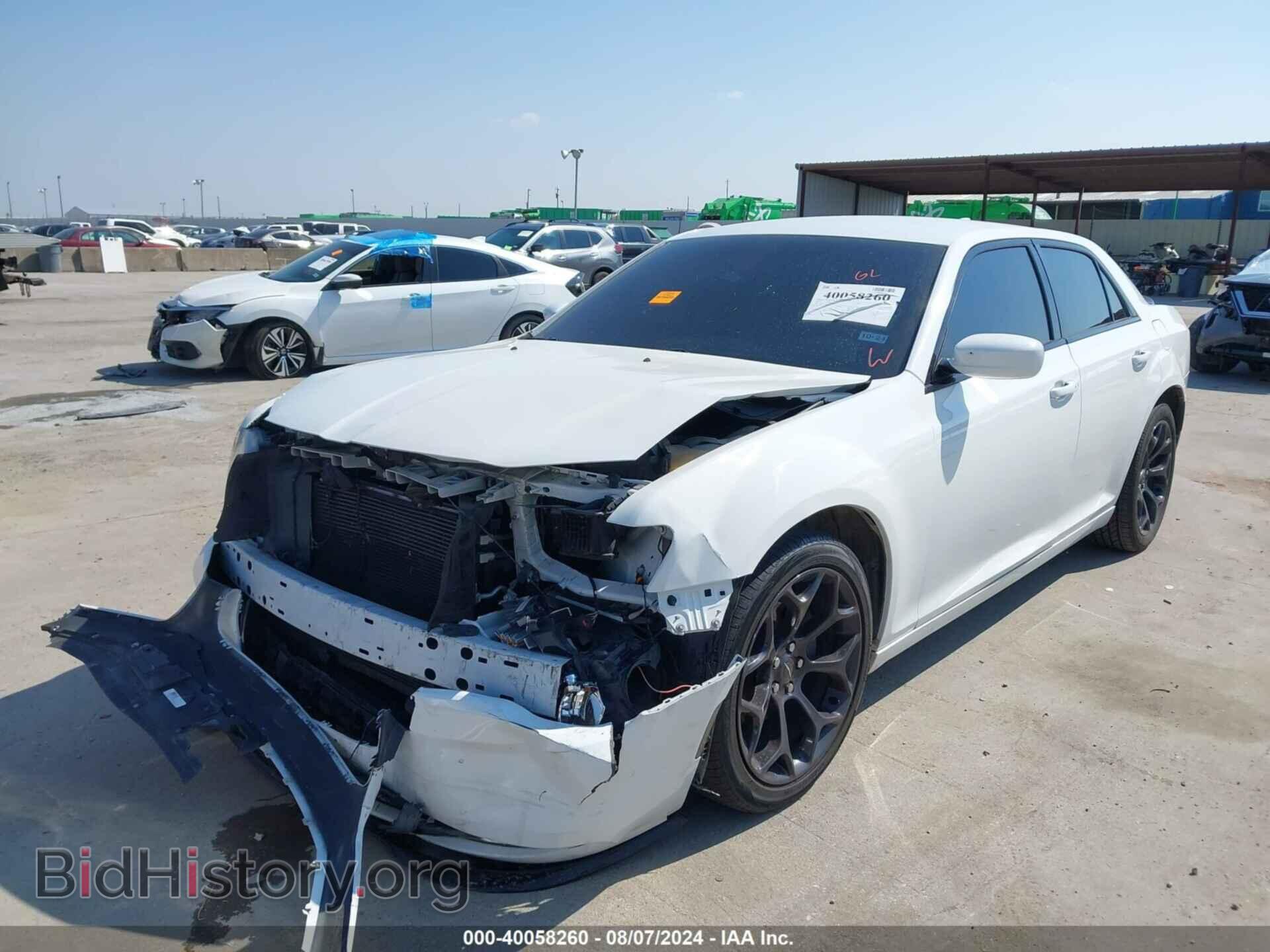 2019 CHRYSLER 300 - VIN: 2C3CCABG4KH682775 - Фото 6