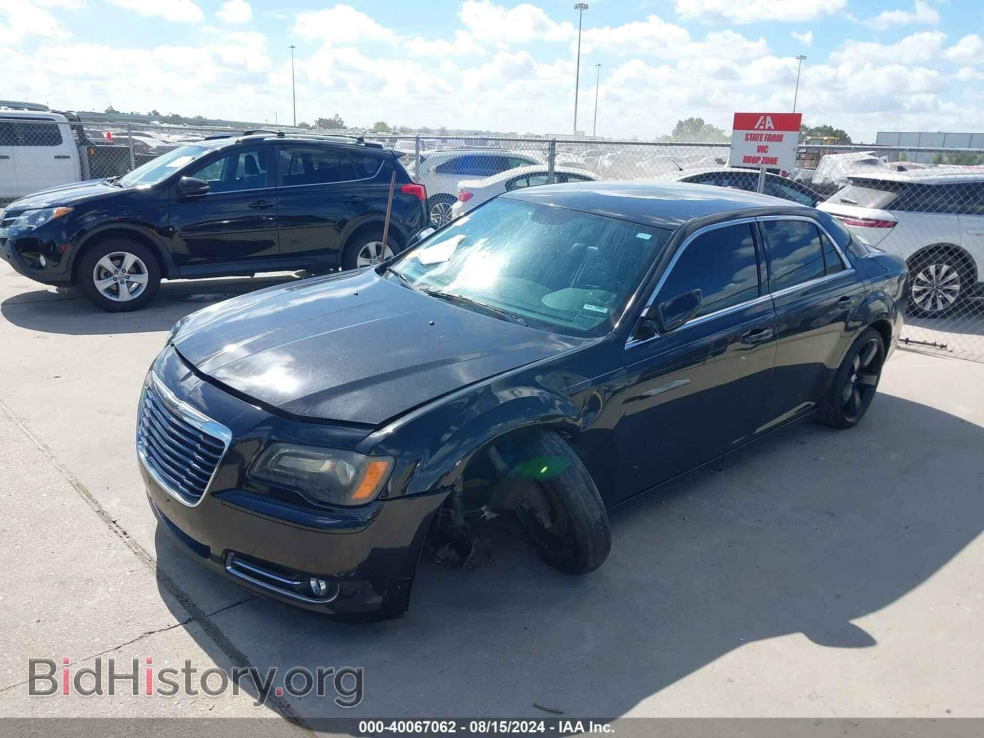 2014 CHRYSLER 300 - VIN: 2C3CCABT9EH138631 - Фото 2