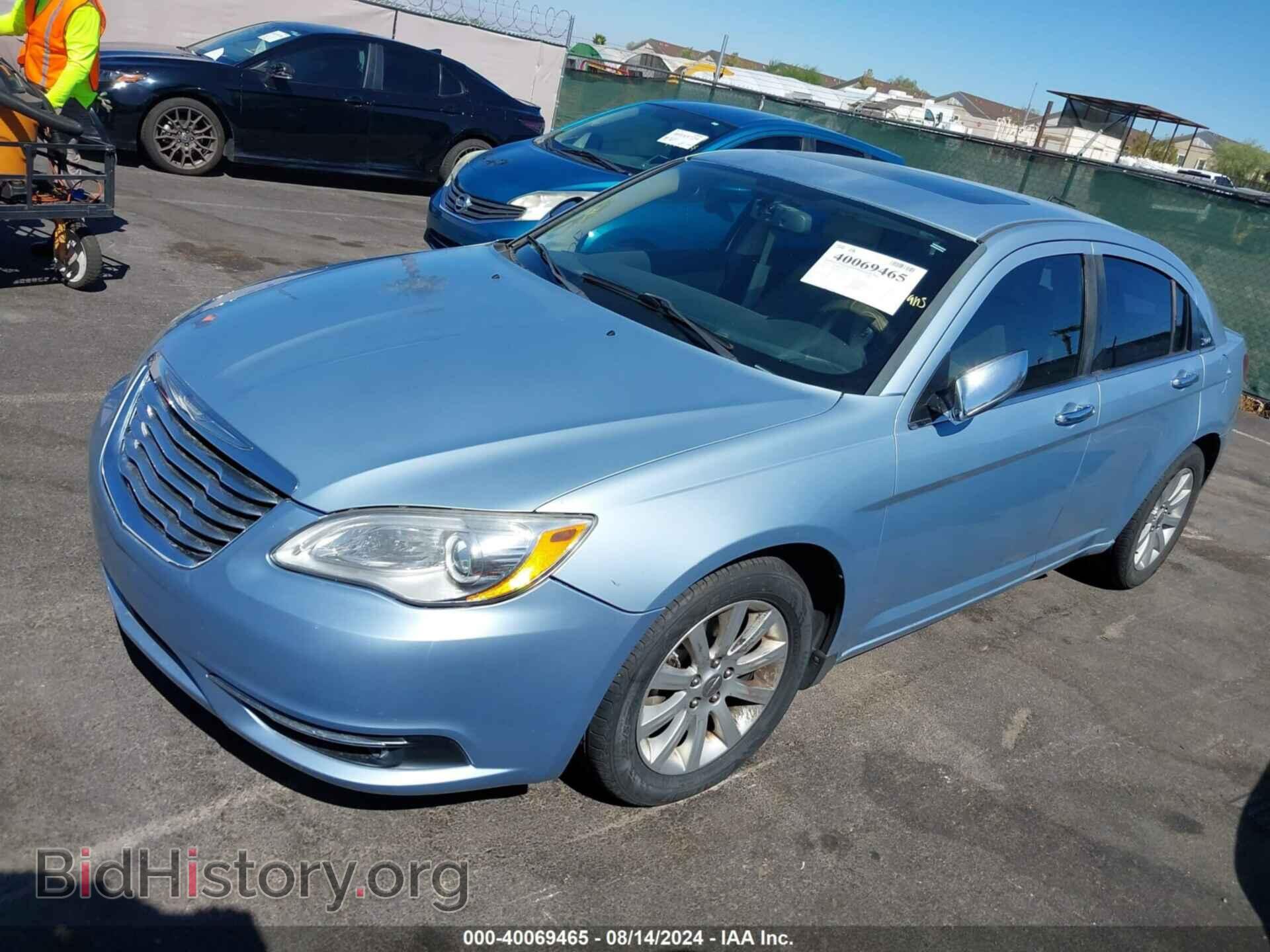 2013 CHRYSLER 200 - VIN: 1C3CCBCGXDN521135 - Фото 2
