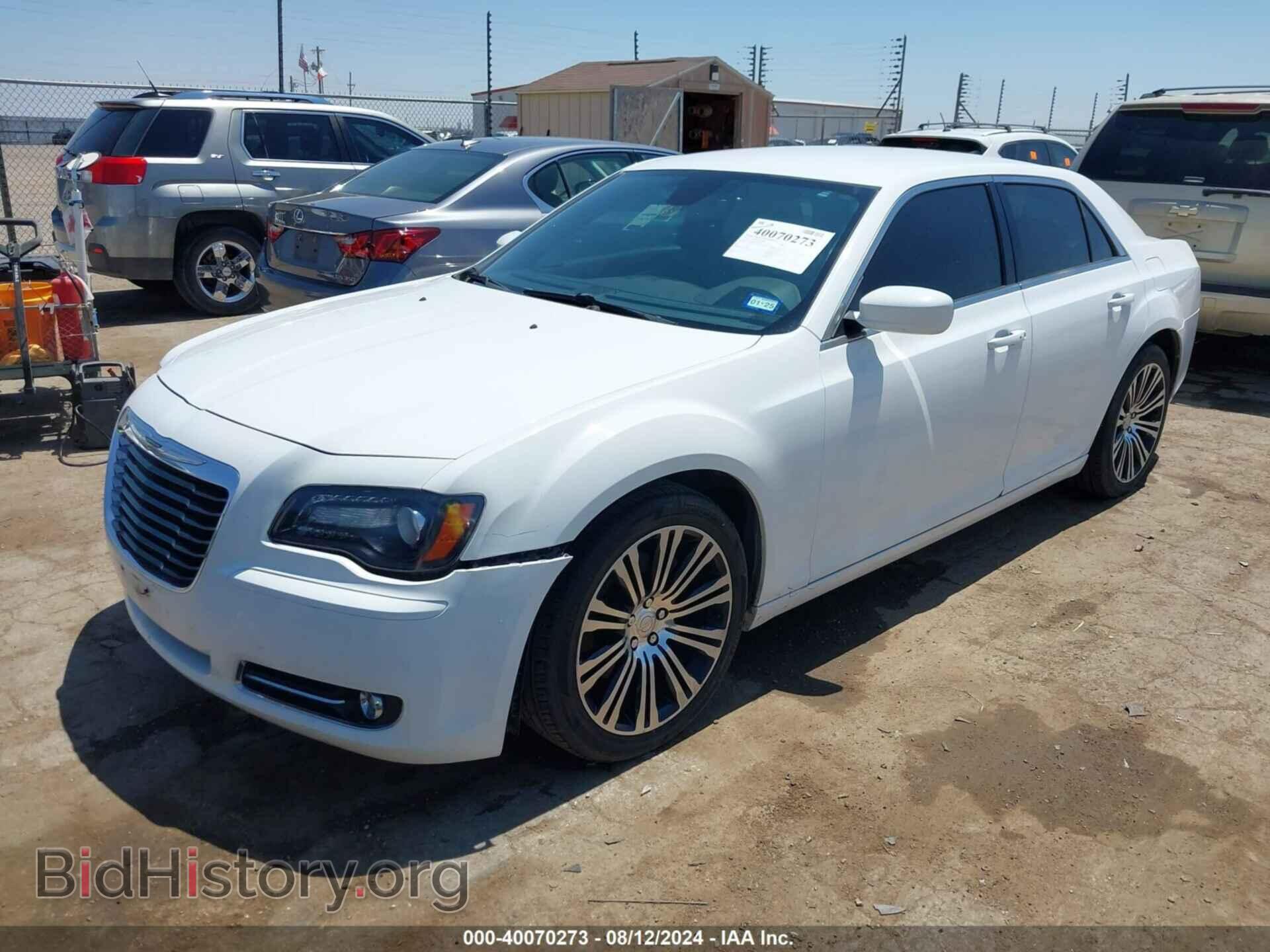 2013 CHRYSLER 300 - VIN: 2C3CCABT4DH712258 - Фото 2