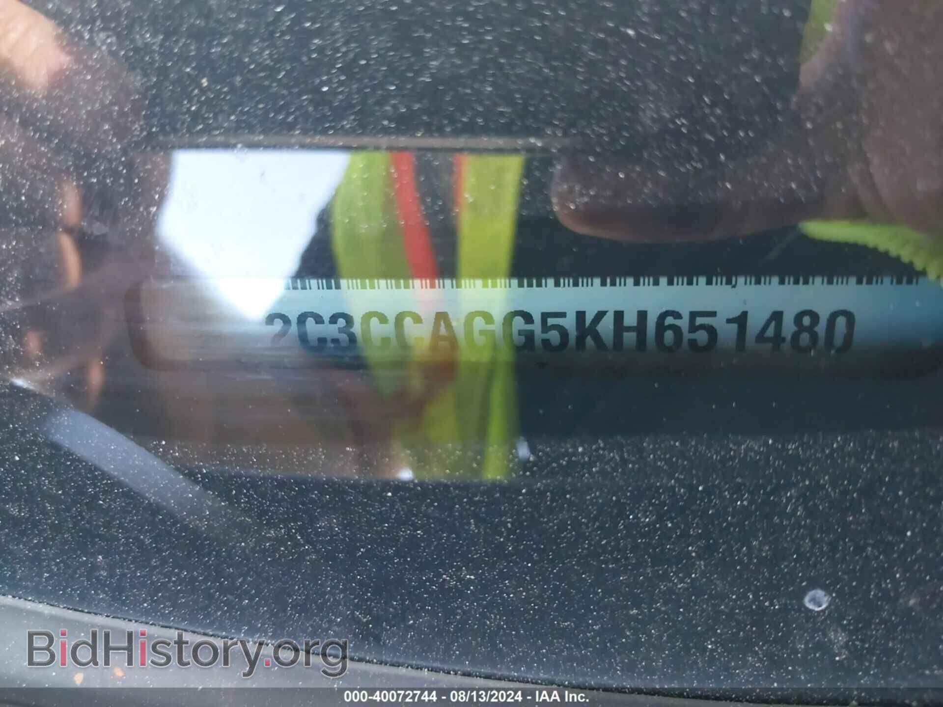 2019 CHRYSLER 300 - VIN: 2C3CCAGG5KH651480 - Фото 9